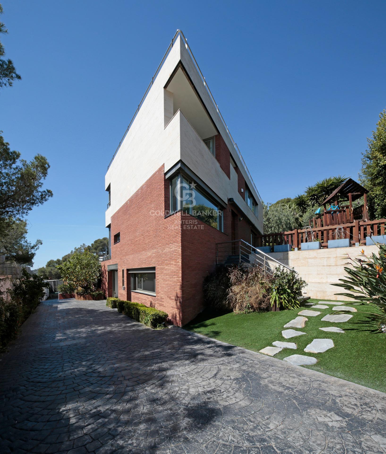 Luxury villa with panoramic views of the sea