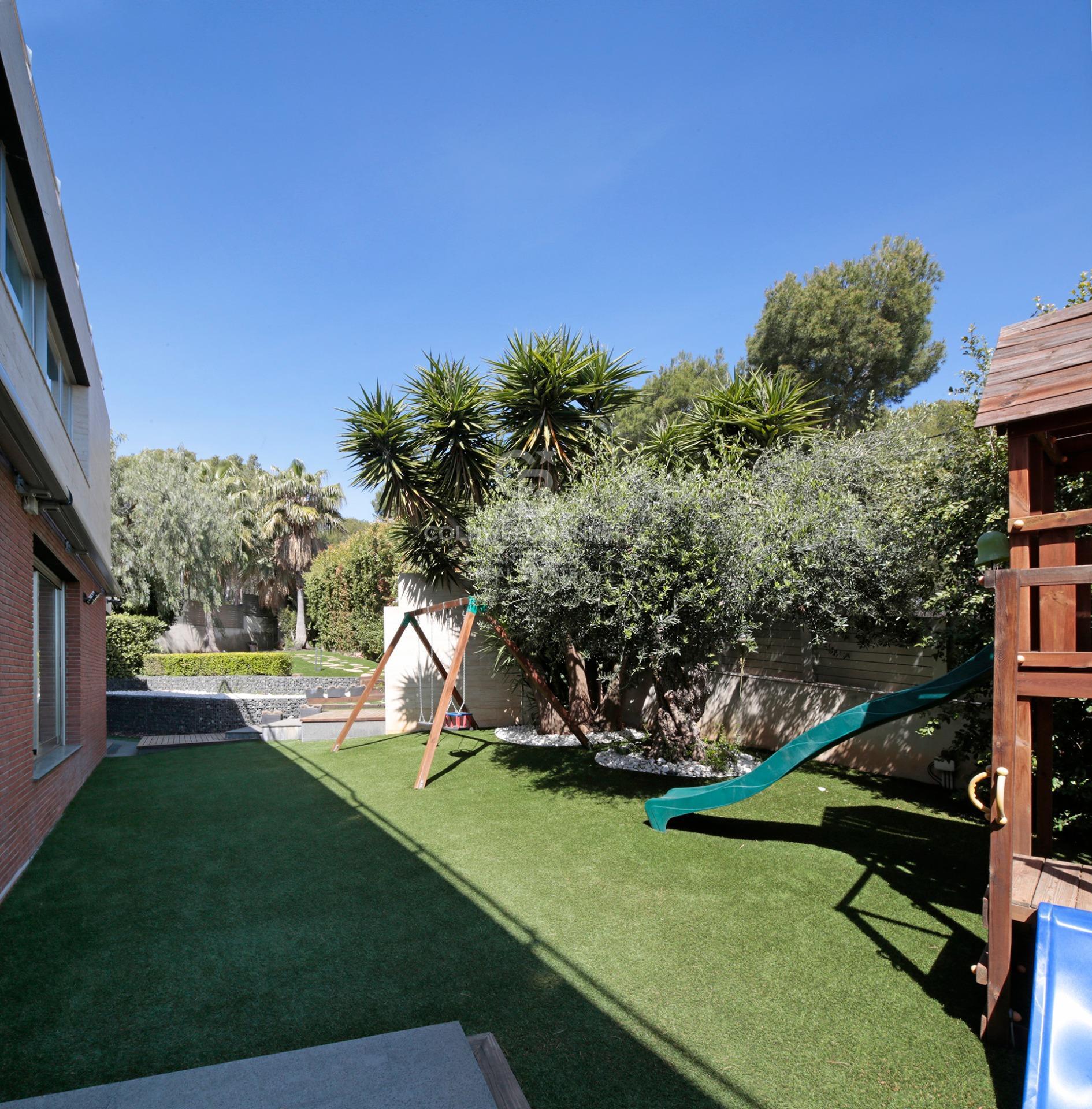 Luxury villa with panoramic views of the sea