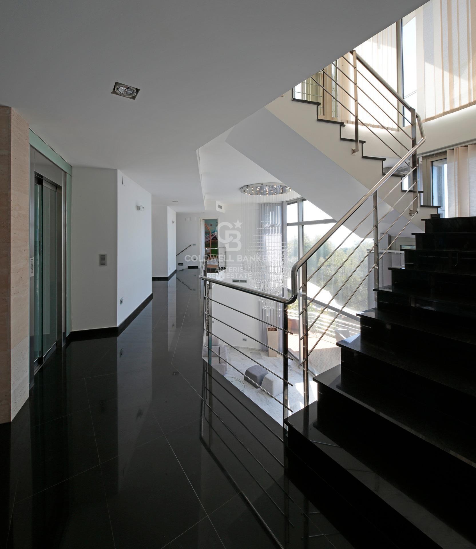 Luxury villa with panoramic views of the sea