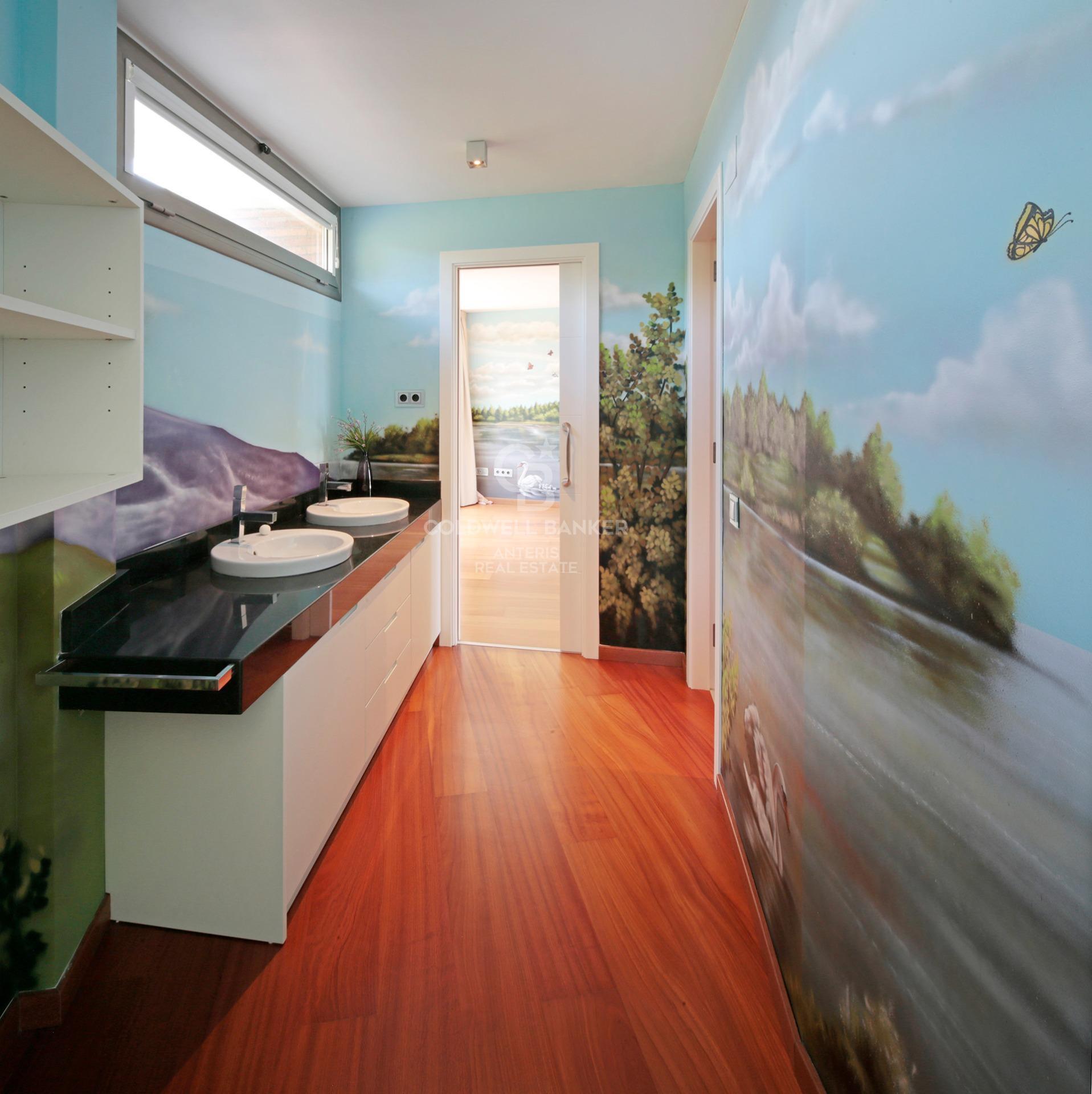 Luxury villa with panoramic views of the sea