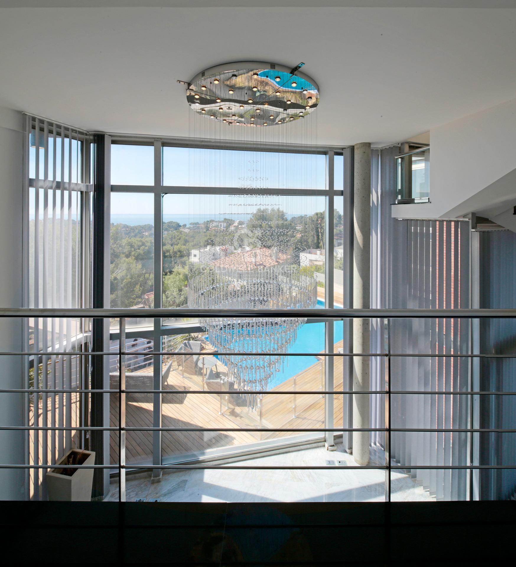 Luxury villa with panoramic views of the sea