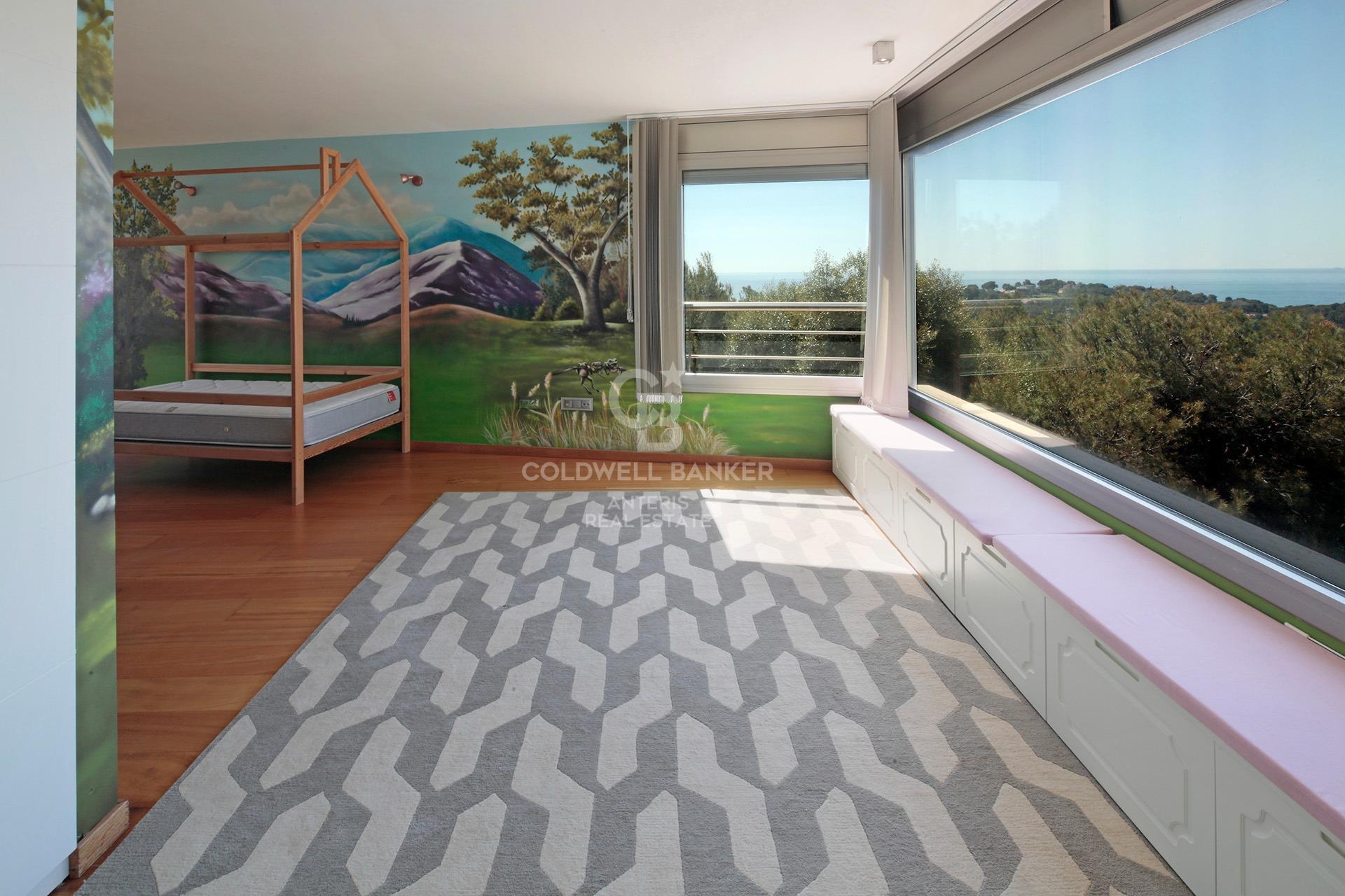 Luxury villa with panoramic views of the sea