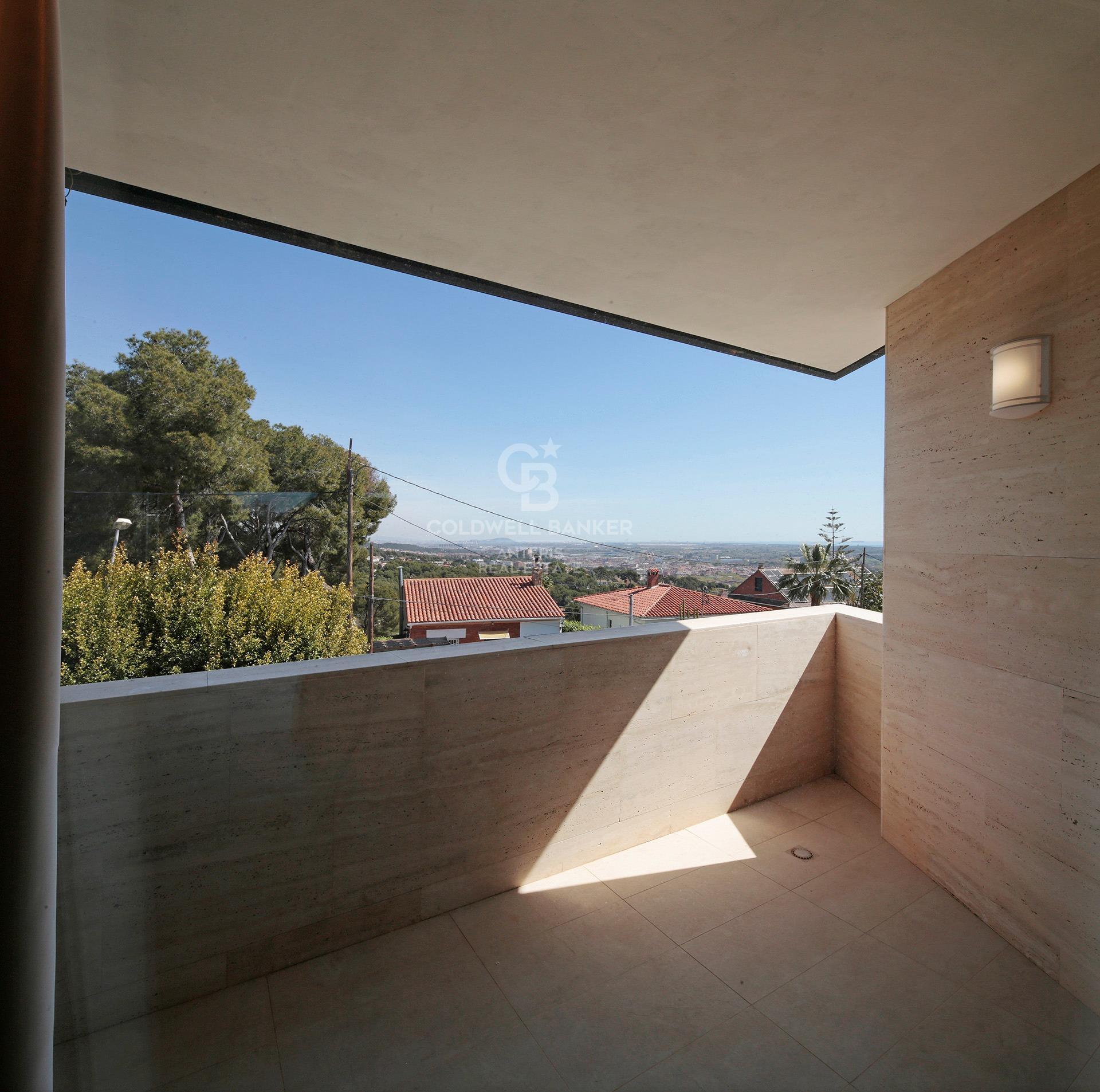 Luxury villa with panoramic views of the sea