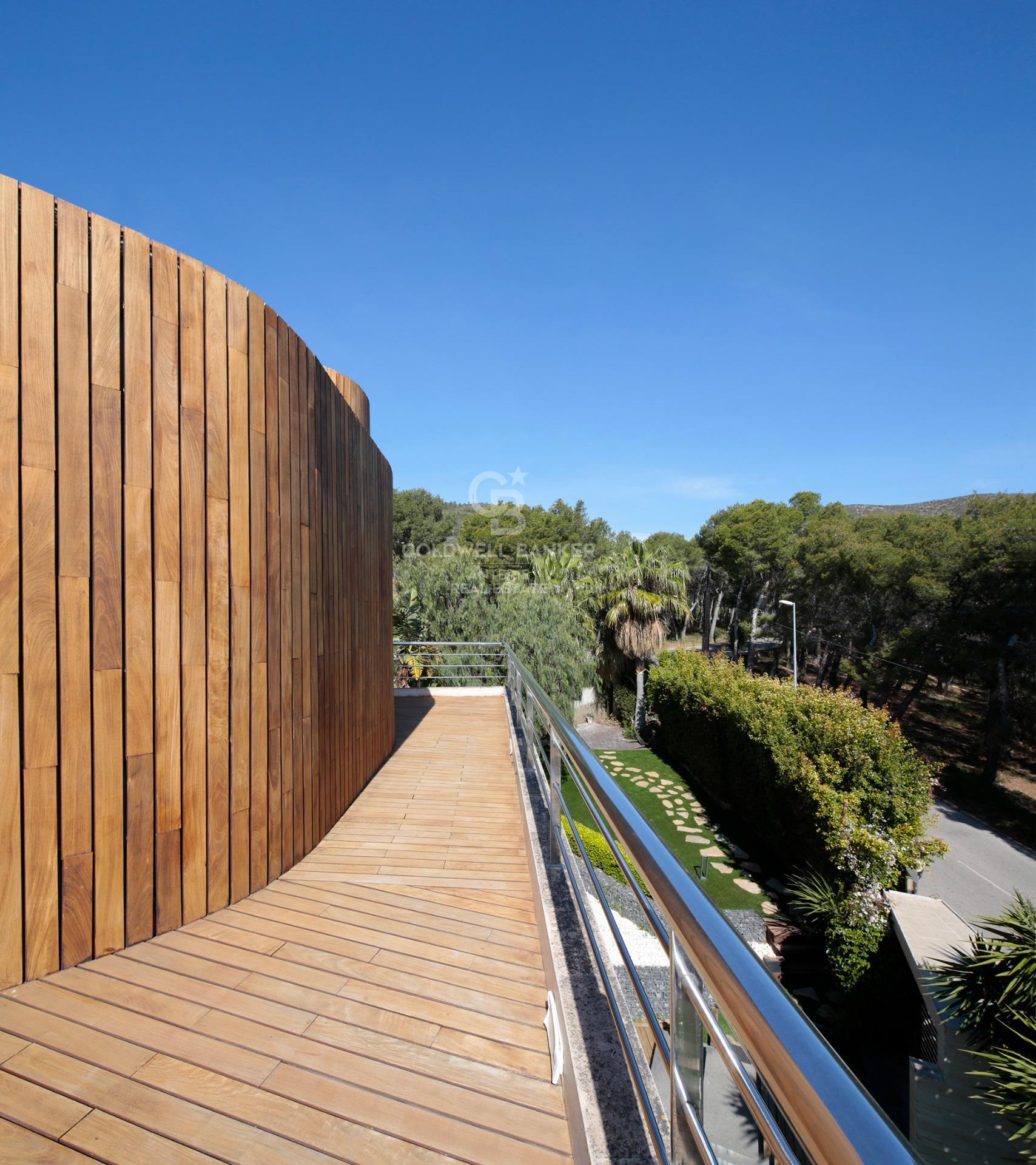 Luxury villa with panoramic views of the sea