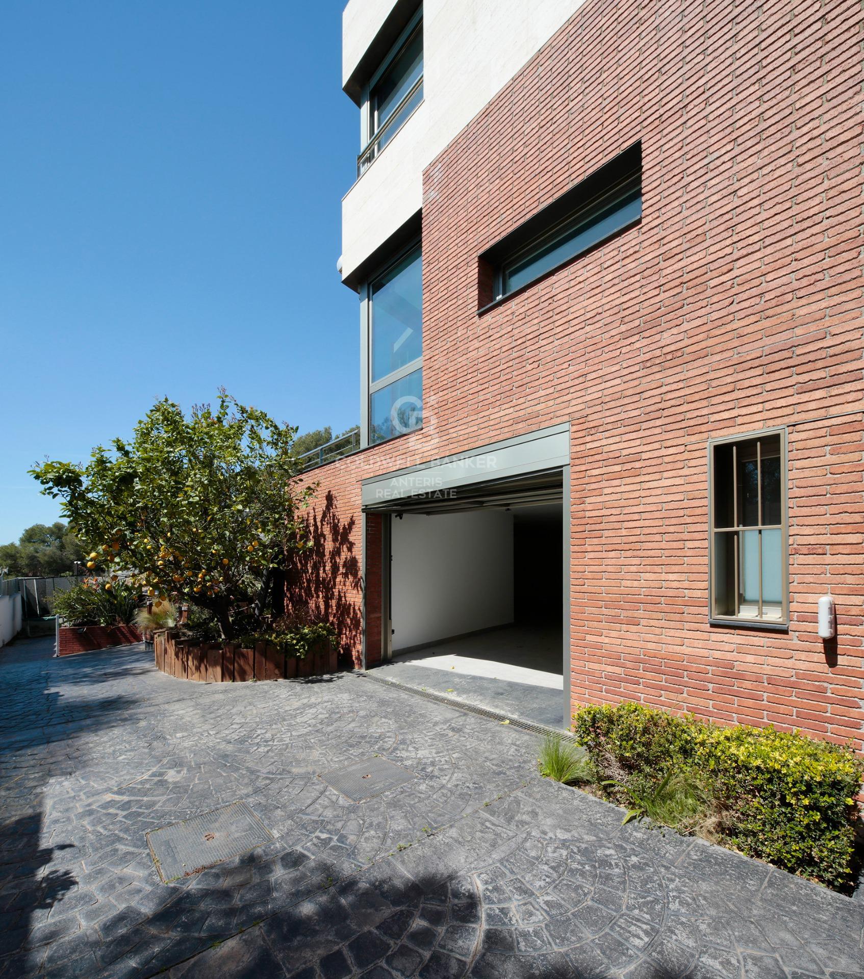 Luxury villa with panoramic views of the sea