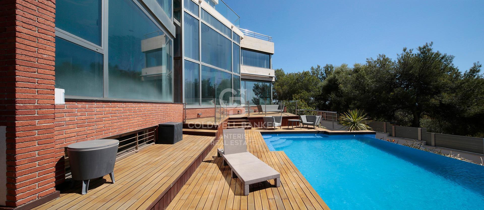 Luxury villa with panoramic views of the sea