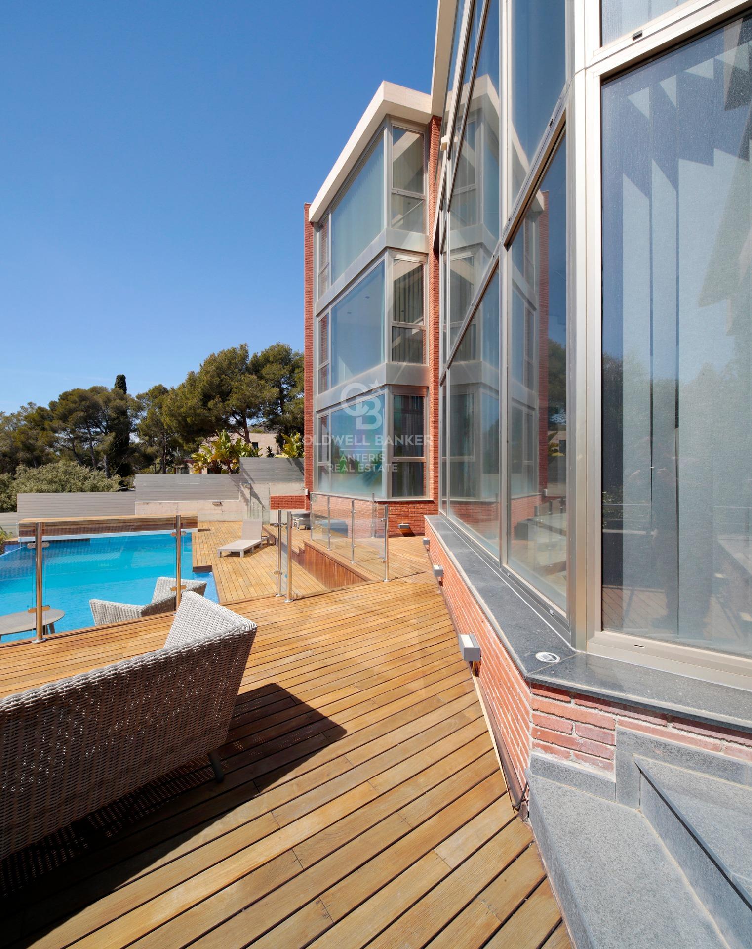 Luxury villa with panoramic views of the sea