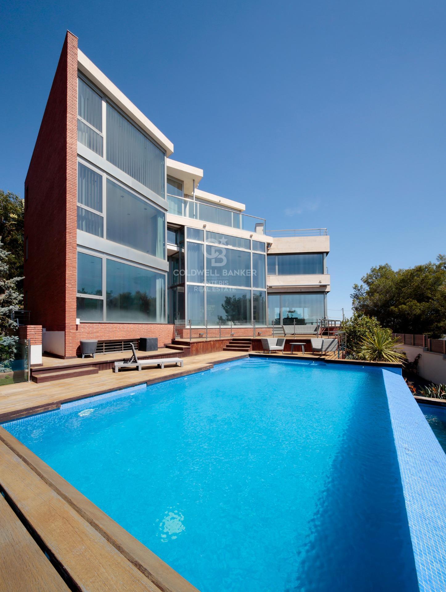 Luxury villa with panoramic views of the sea