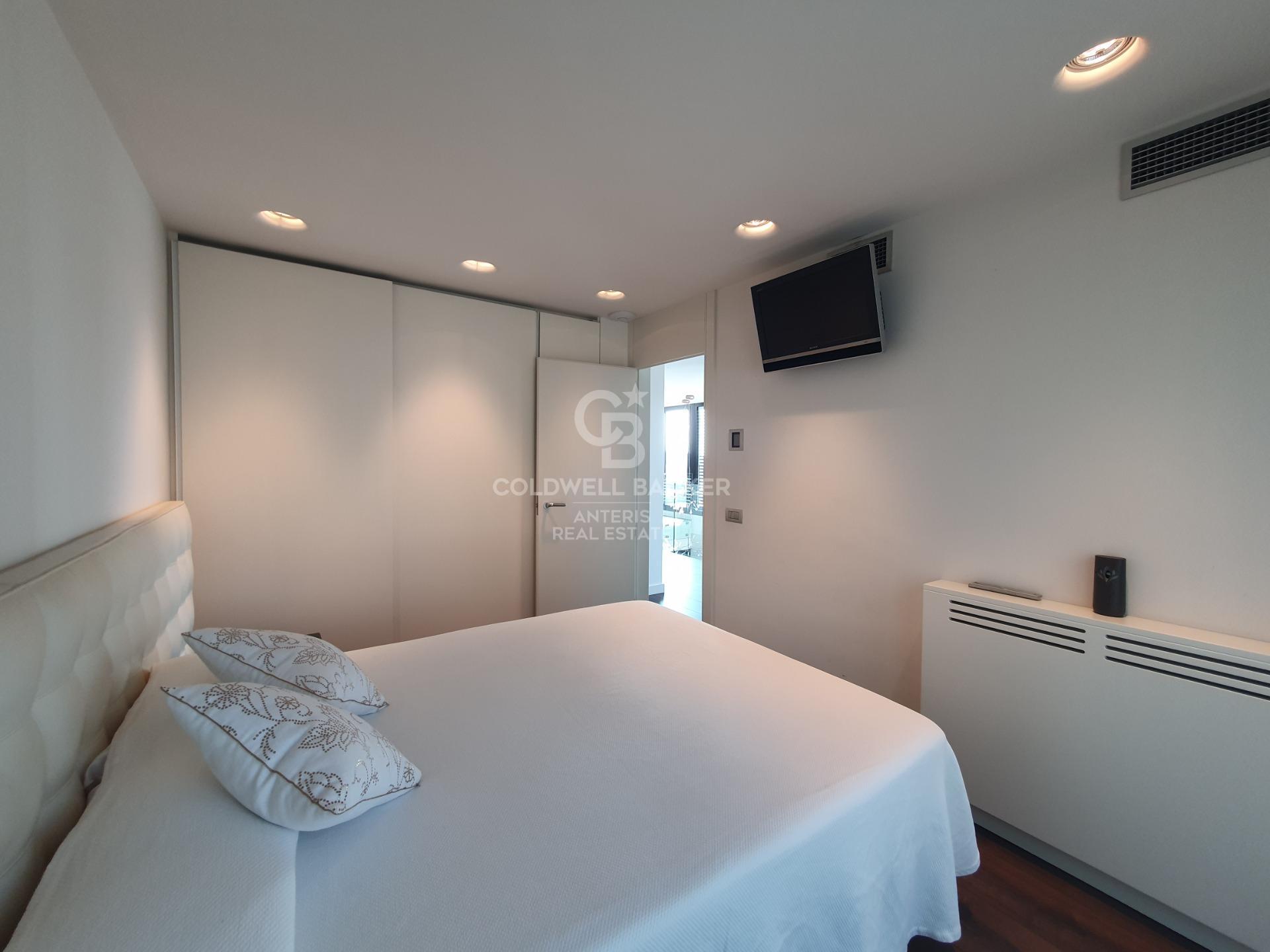 Casa con piscina infinita y cine en prestigiosa zona residencial