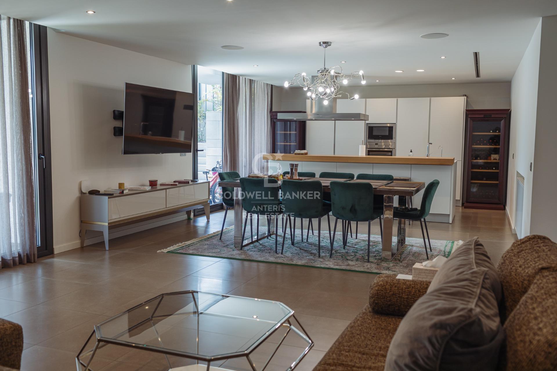 Casa con piscina infinita y cine en prestigiosa zona residencial