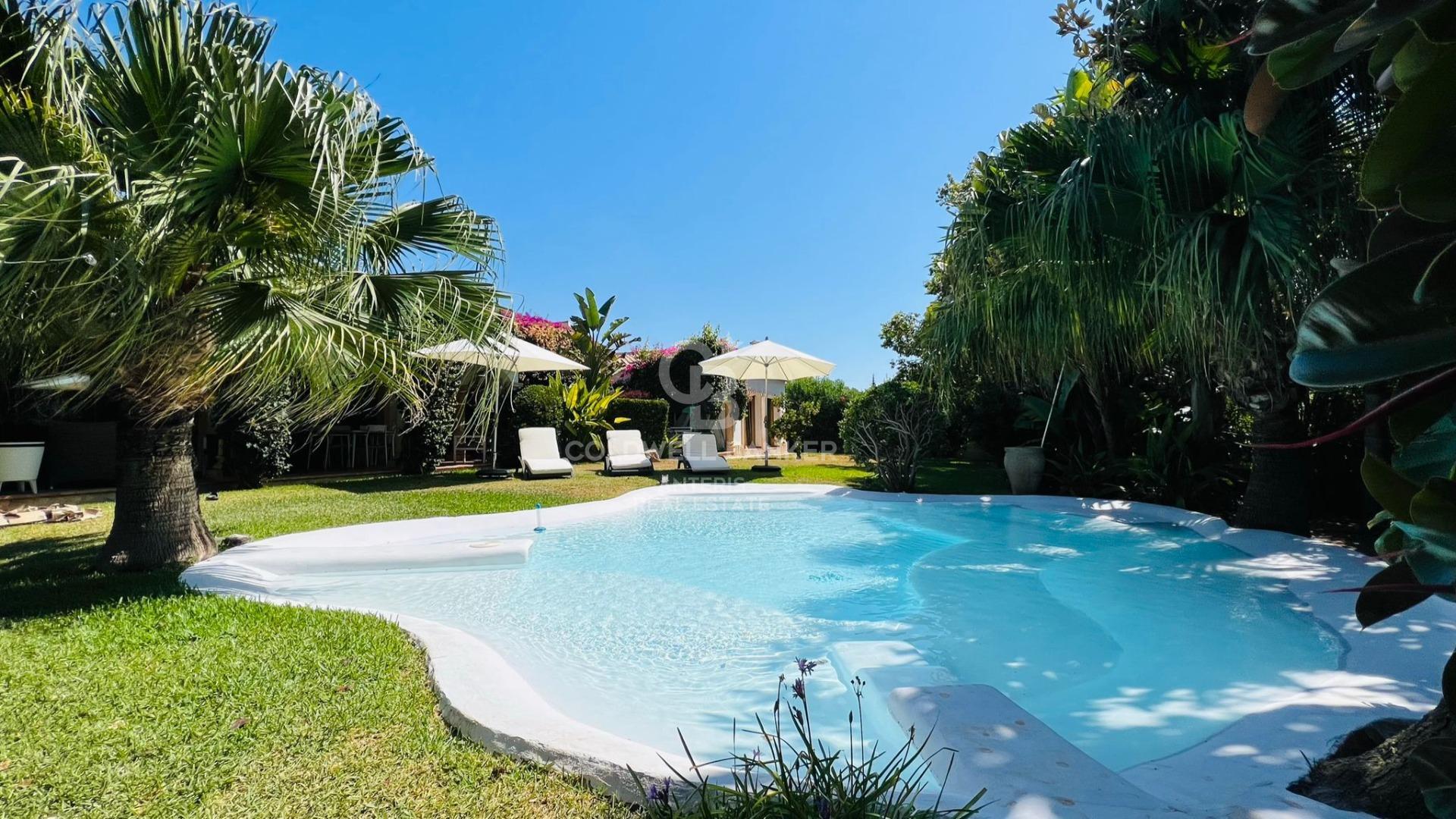 Beautiful one level villa with total privacy.