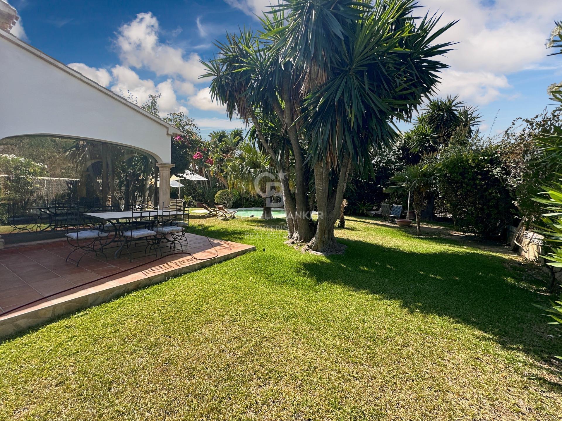 Beautiful one level villa with total privacy.