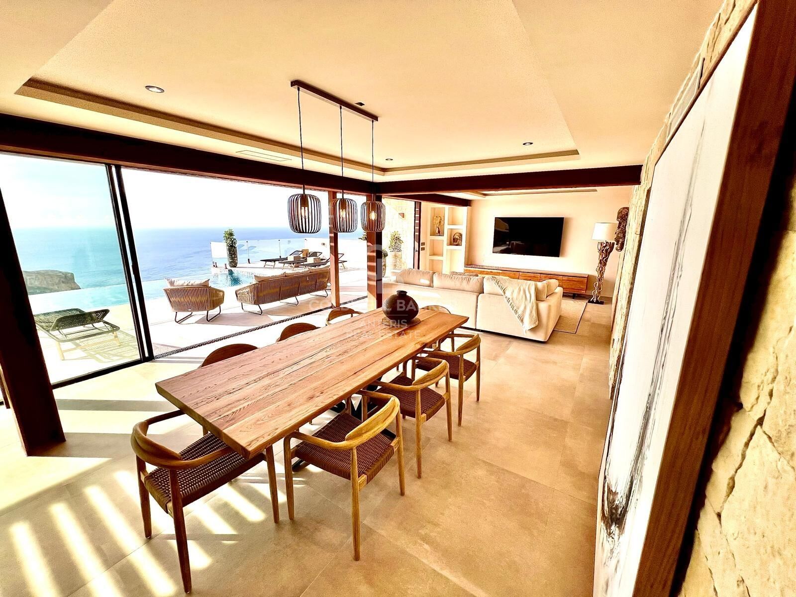 Wyjątkowa willa z 4 sypialniami i panoramicznym widokiem na Morze Śródziemne