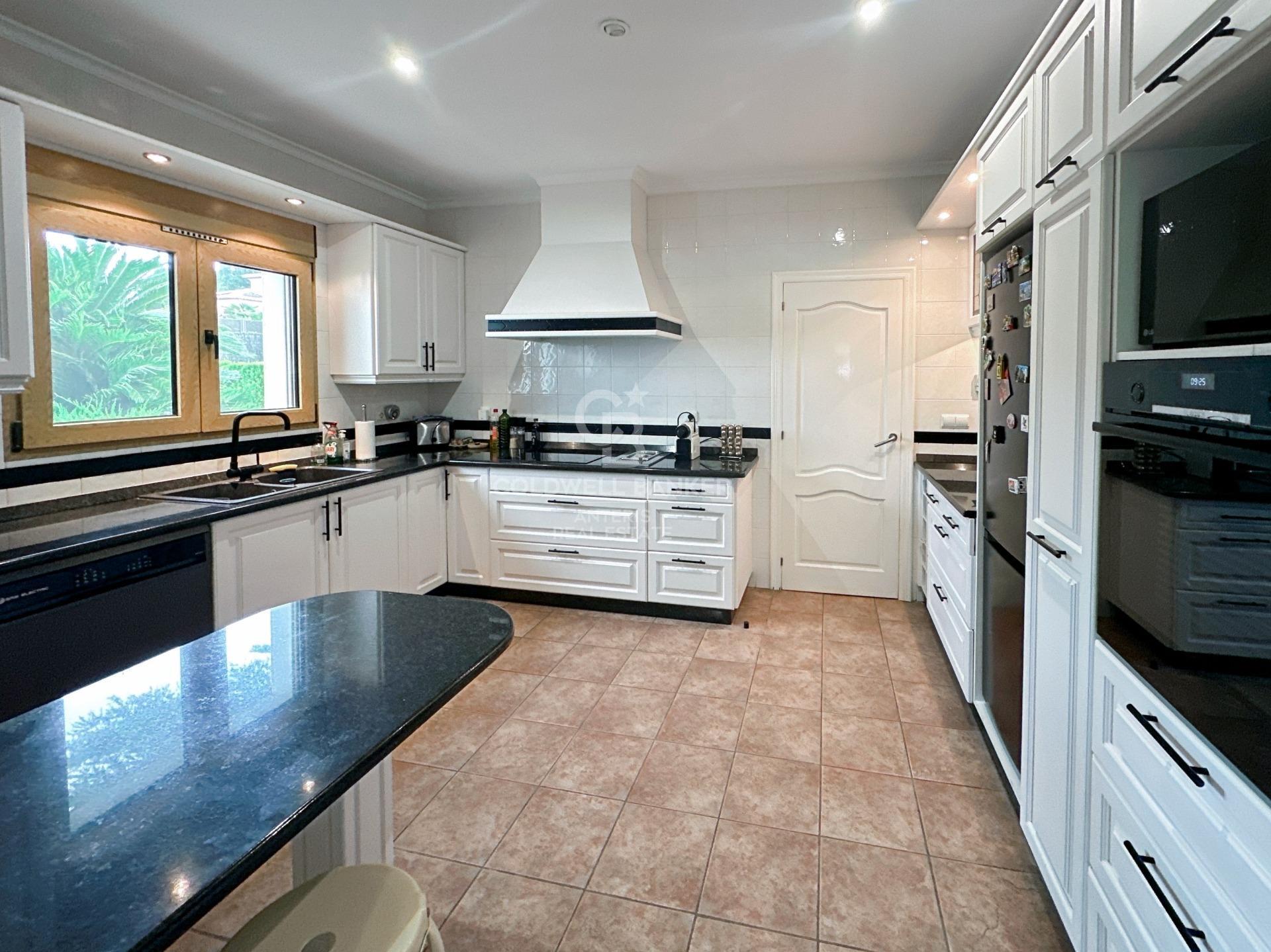 Beautiful one level villa with total privacy.