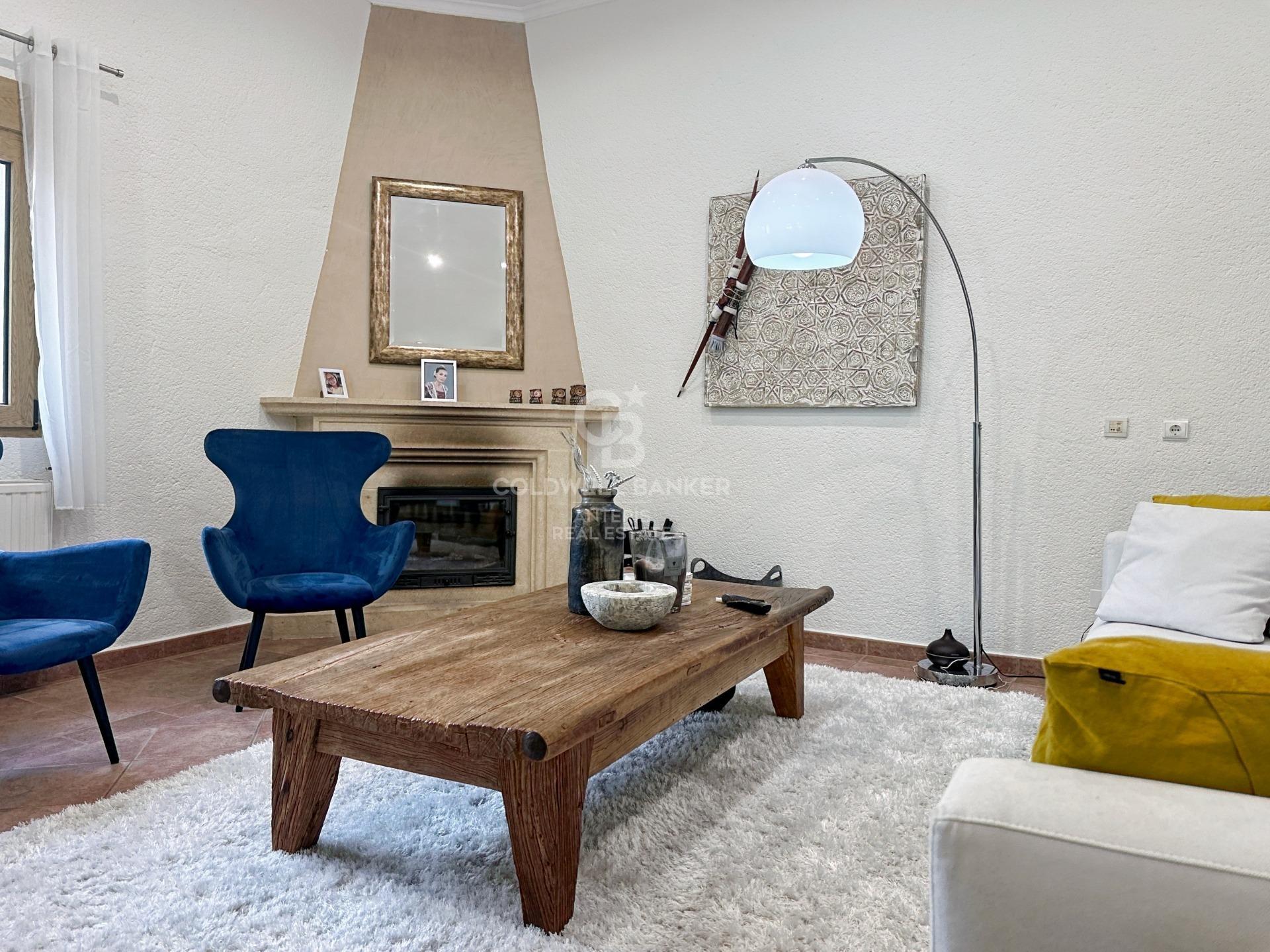 Beautiful one level villa with total privacy.