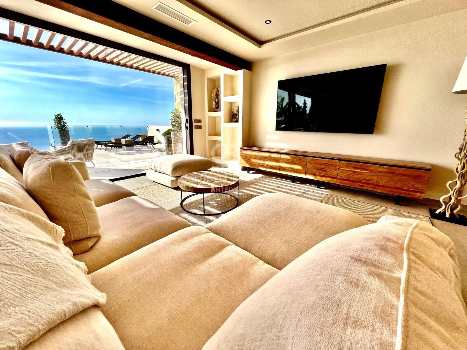 Wyjątkowa willa z 4 sypialniami i panoramicznym widokiem na Morze Śródziemne