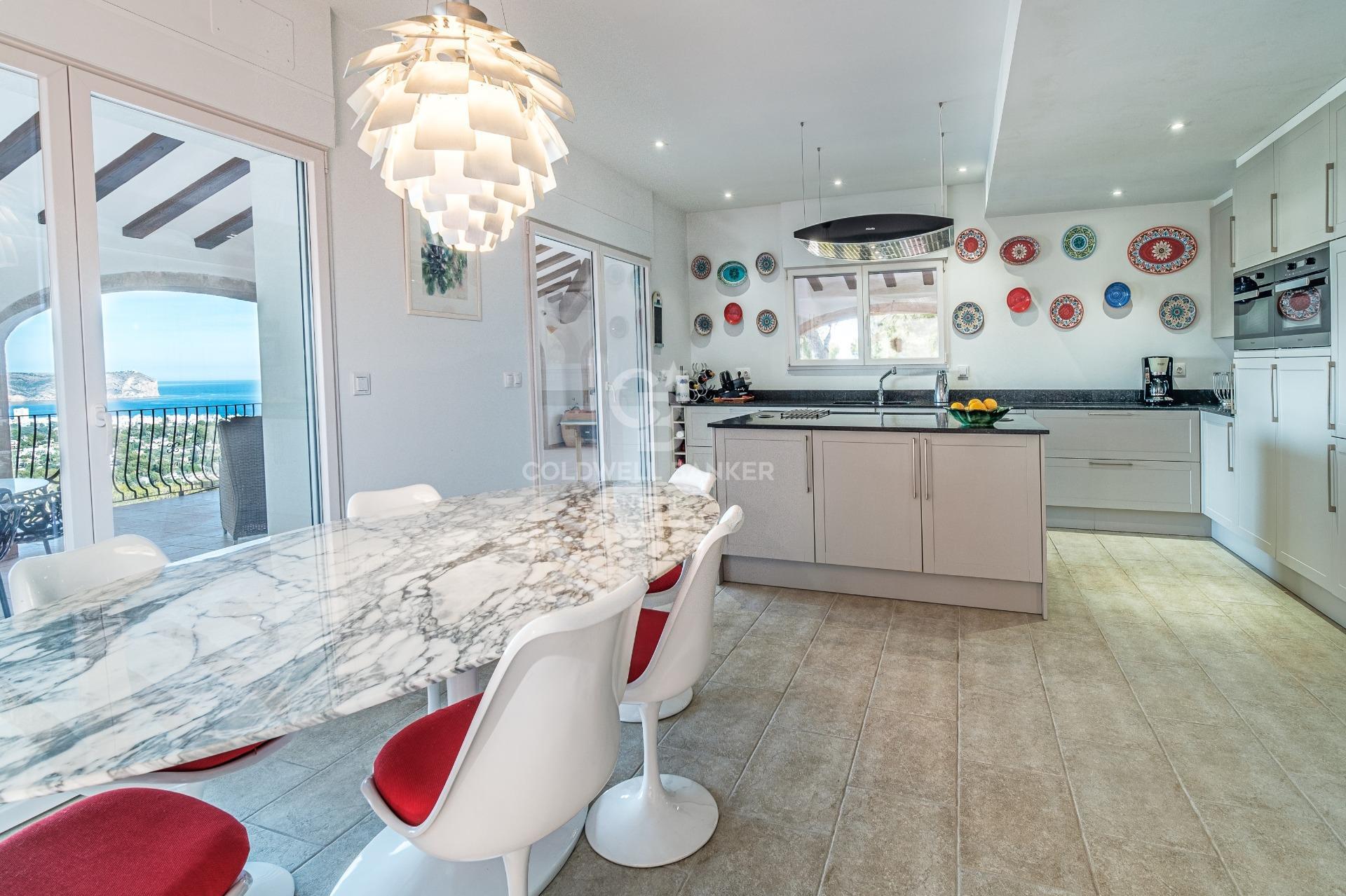 Magnífica Villa con Vistas al mar en exclusiva zona de Jávea