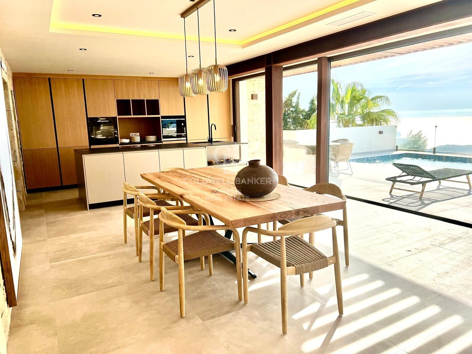 Wyjątkowa willa z 4 sypialniami i panoramicznym widokiem na Morze Śródziemne