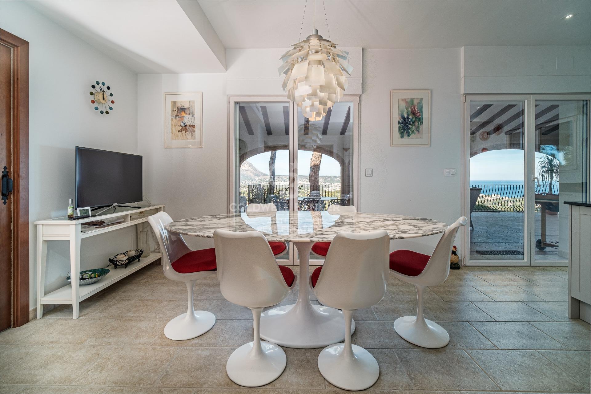 Magnífica Villa con Vistas al mar en exclusiva zona de Jávea