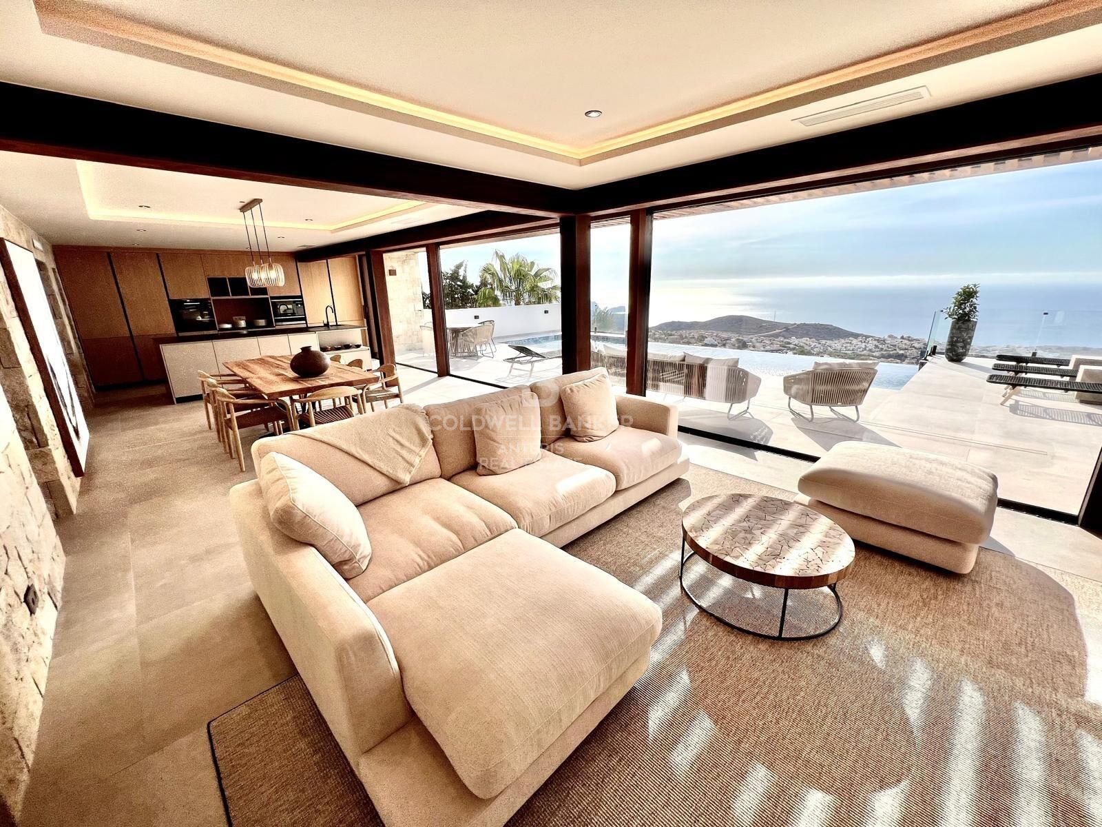 Wyjątkowa willa z 4 sypialniami i panoramicznym widokiem na Morze Śródziemne