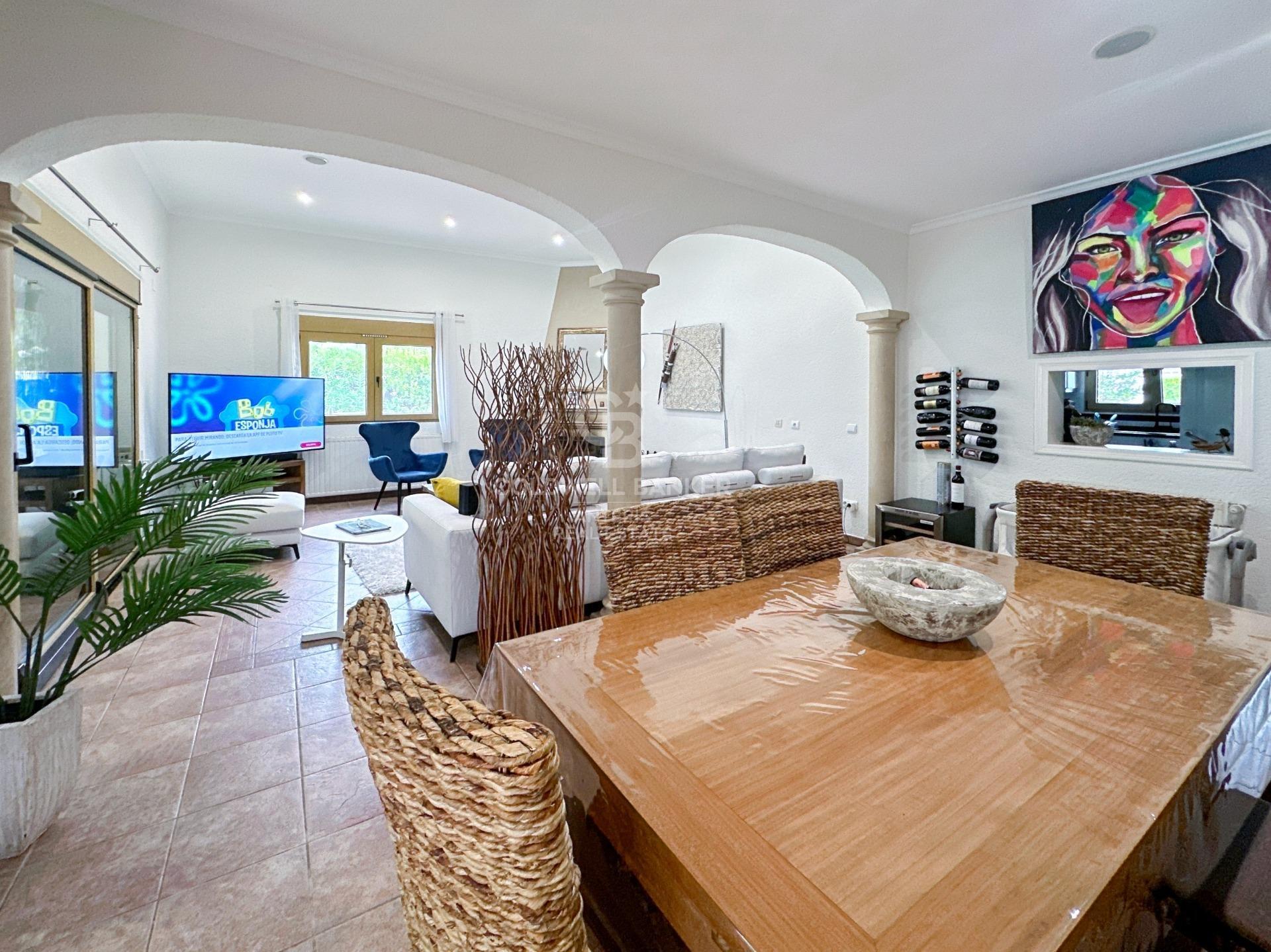 Beautiful one level villa with total privacy.