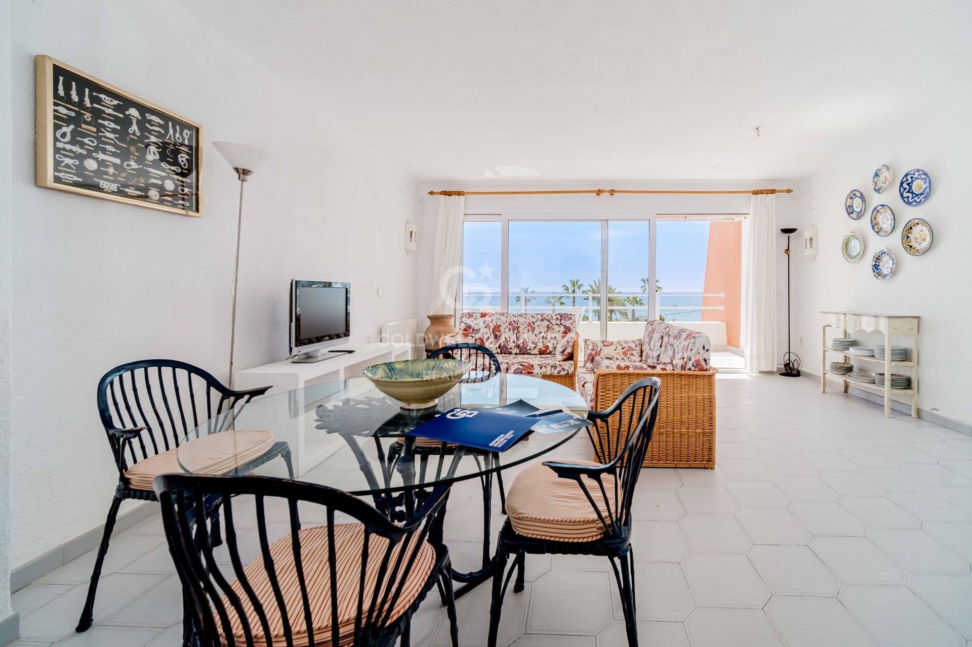 Unique opportunity in Jávea! Spectacular Apartment on the Frontline of the Sea