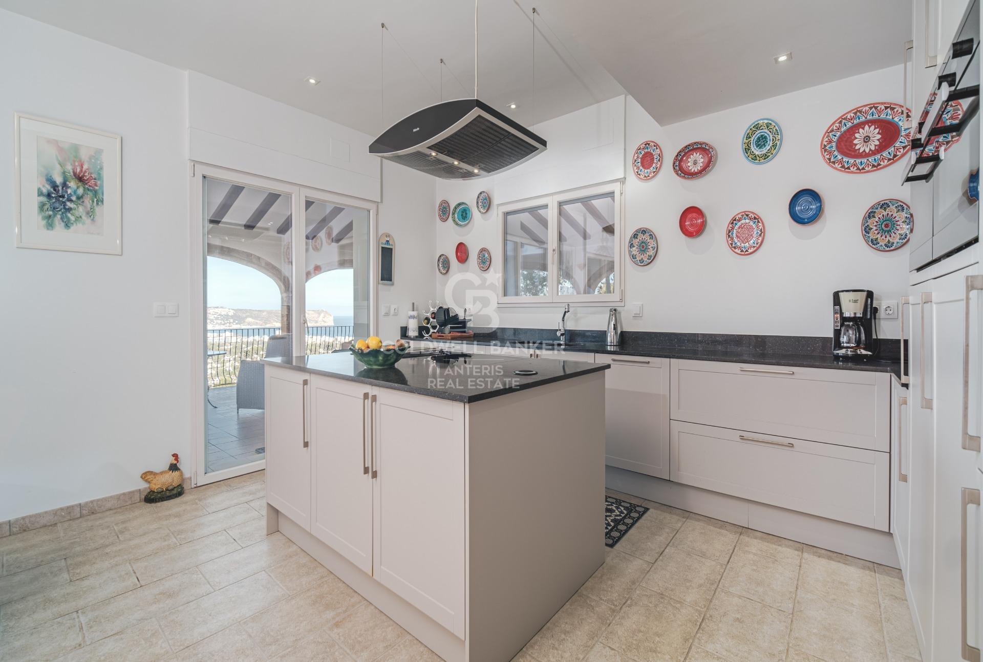 Magnífica Villa con Vistas al mar en exclusiva zona de Jávea