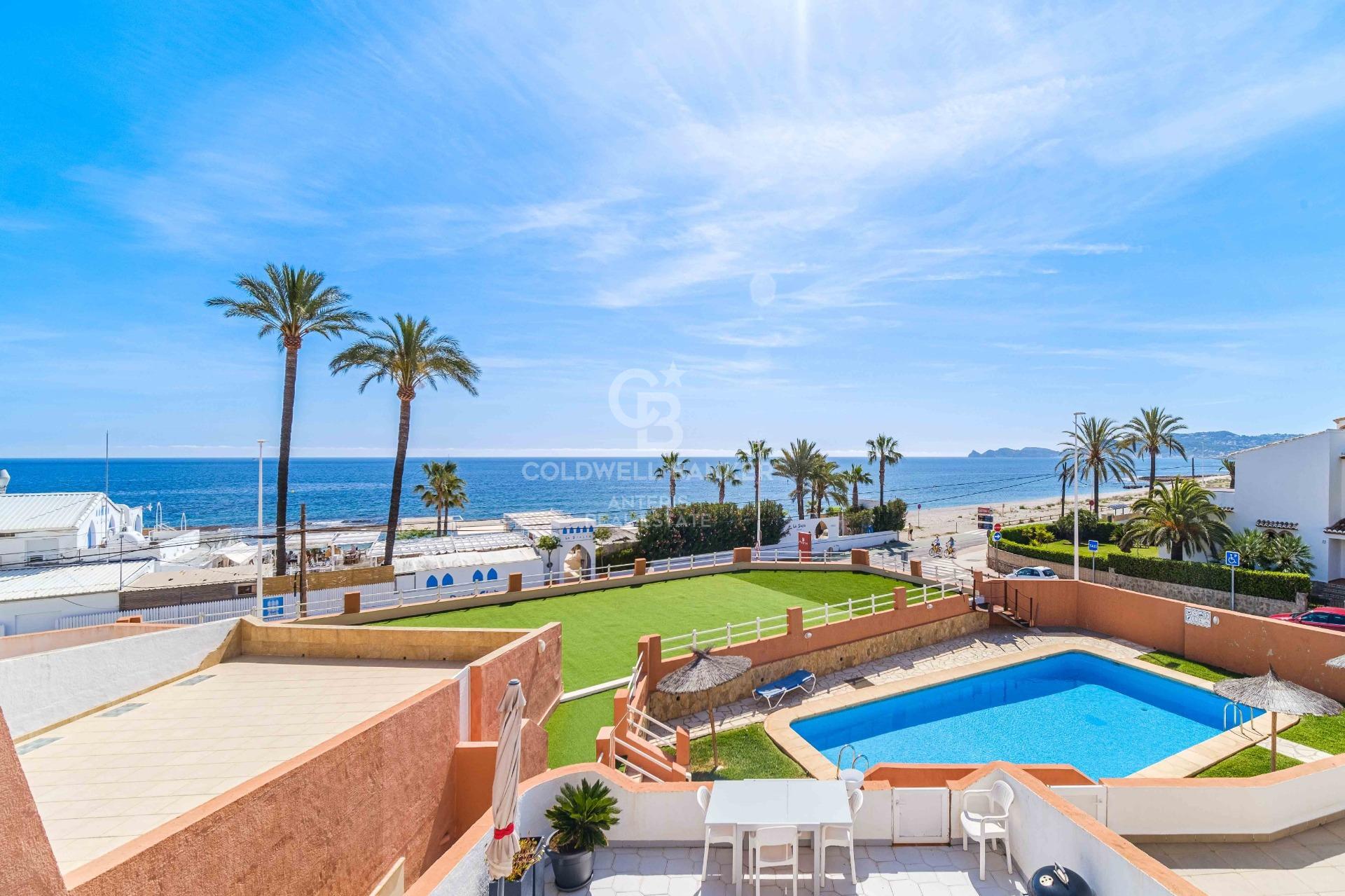 Unique opportunity in Jávea! Spectacular Apartment on the Frontline of the Sea