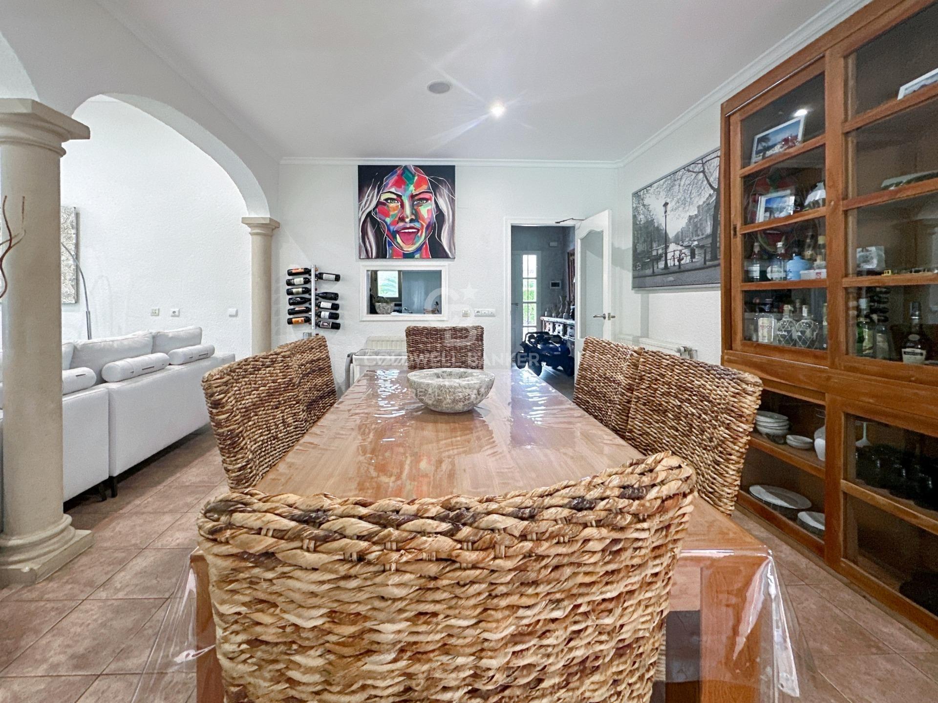 Beautiful one level villa with total privacy.