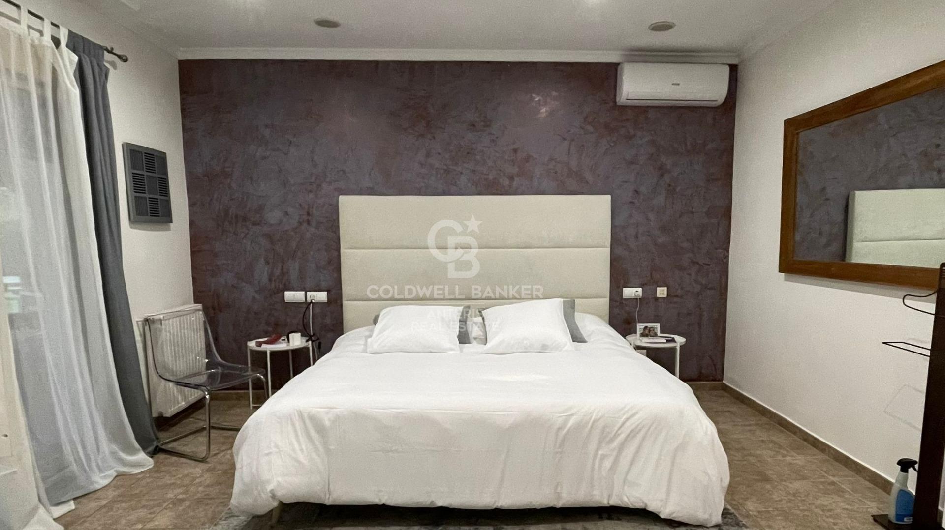 Beautiful one level villa with total privacy.