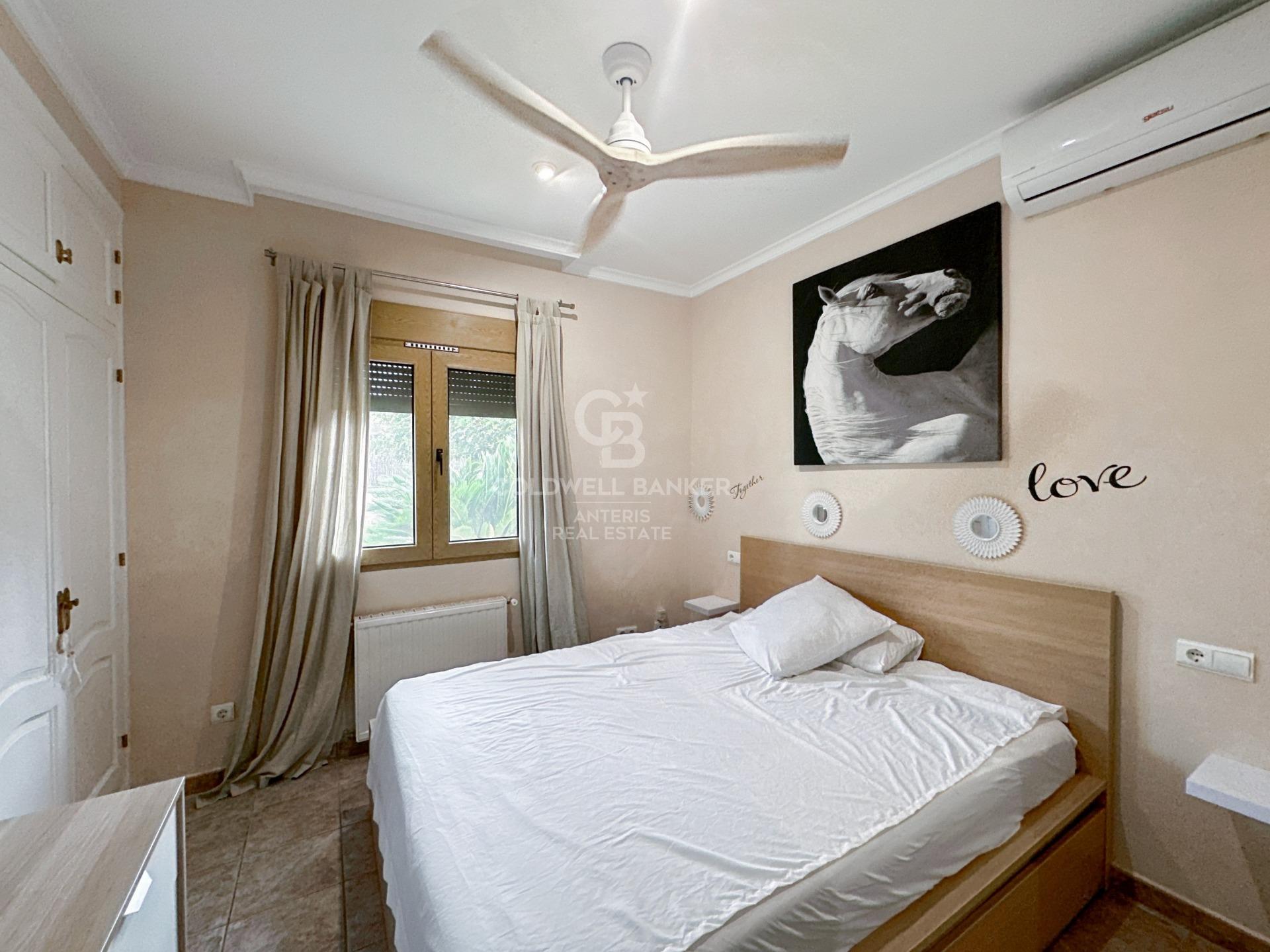 Beautiful one level villa with total privacy.