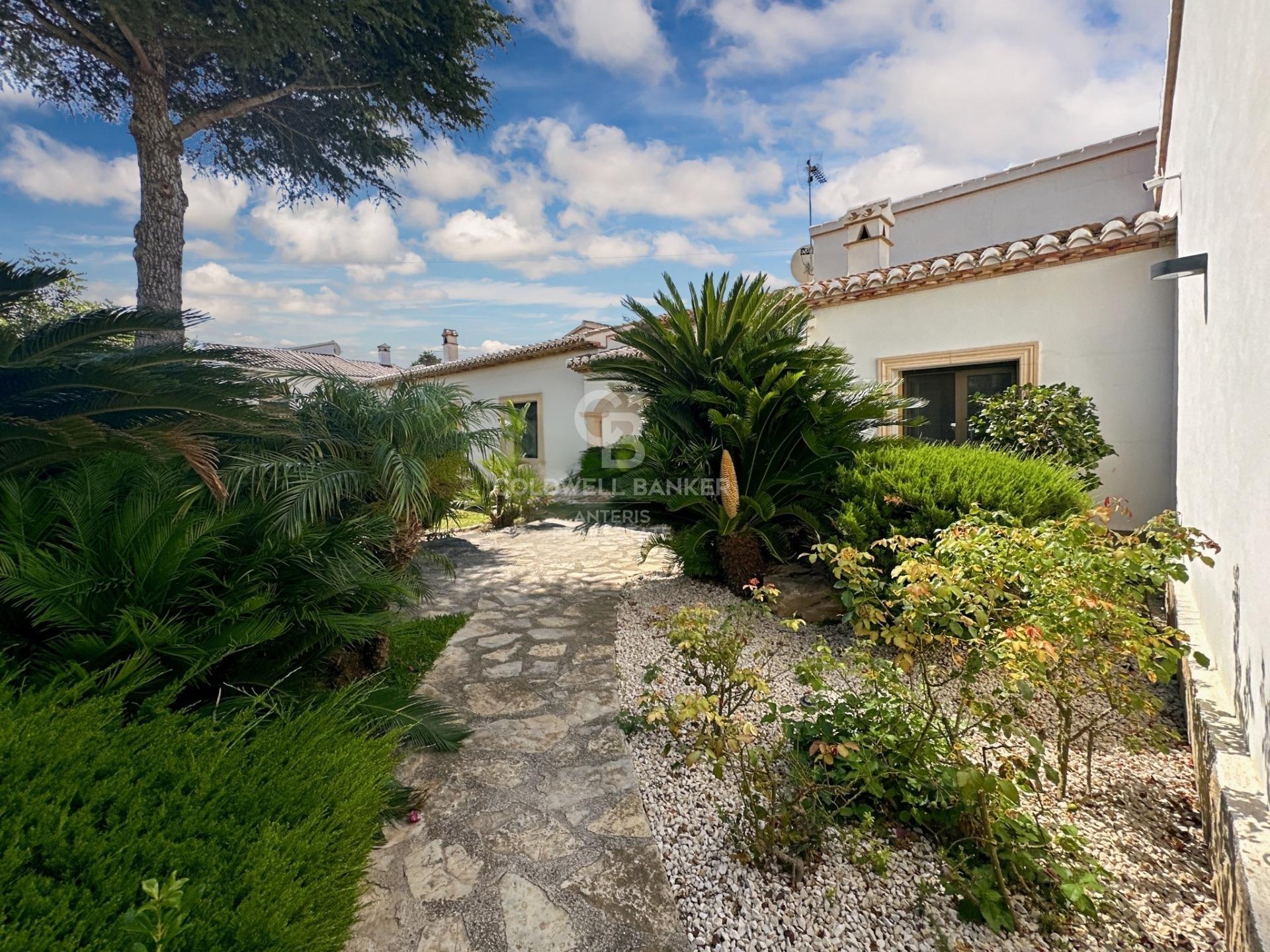 Beautiful one level villa with total privacy.