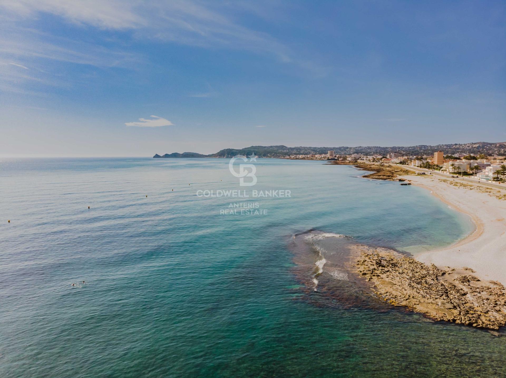 Unique opportunity in Jávea! Spectacular Apartment on the Frontline of the Sea