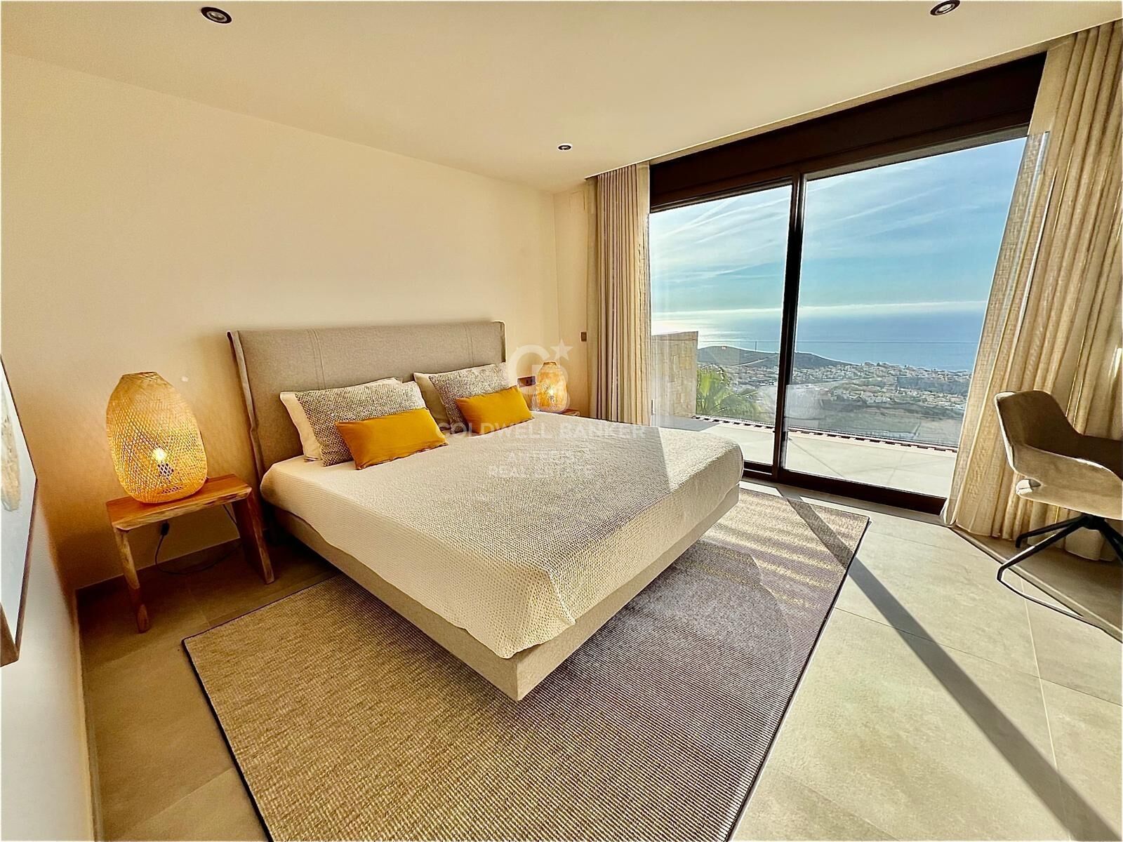 Wyjątkowa willa z 4 sypialniami i panoramicznym widokiem na Morze Śródziemne