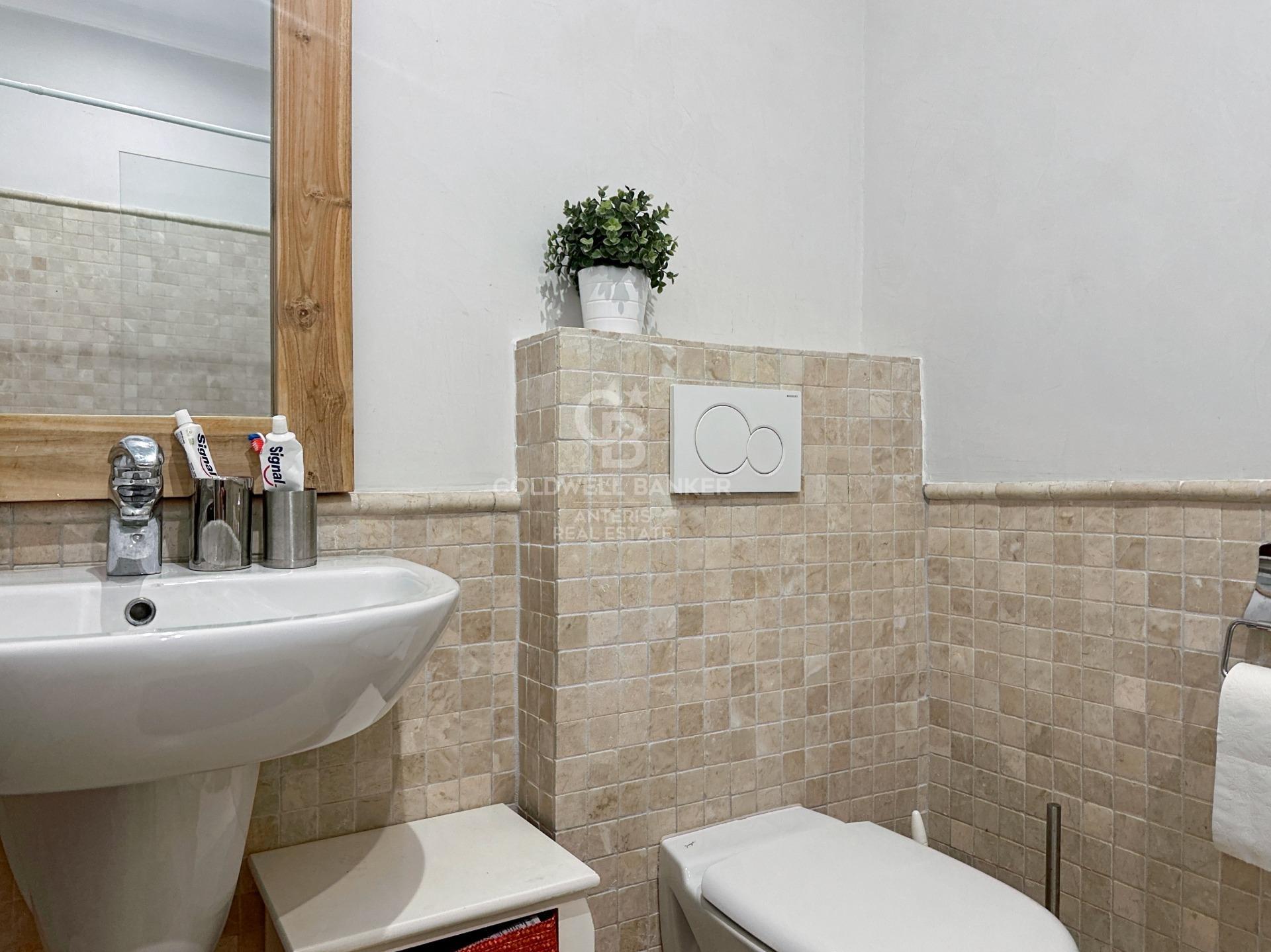 Beautiful one level villa with total privacy.