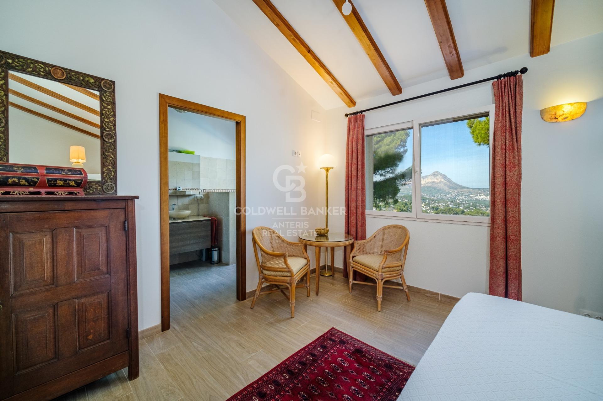 Magnífica Villa con Vistas al mar en exclusiva zona de Jávea