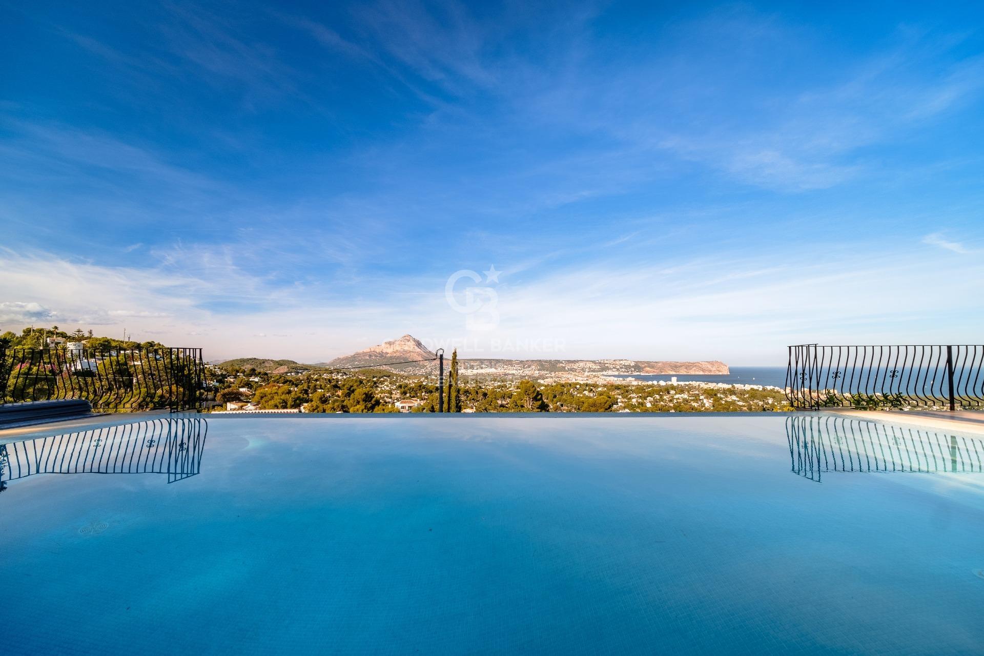Magnífica Villa con Vistas al mar en exclusiva zona de Jávea