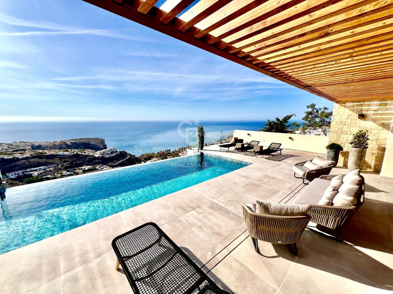 Wyjątkowa willa z 4 sypialniami i panoramicznym widokiem na Morze Śródziemne