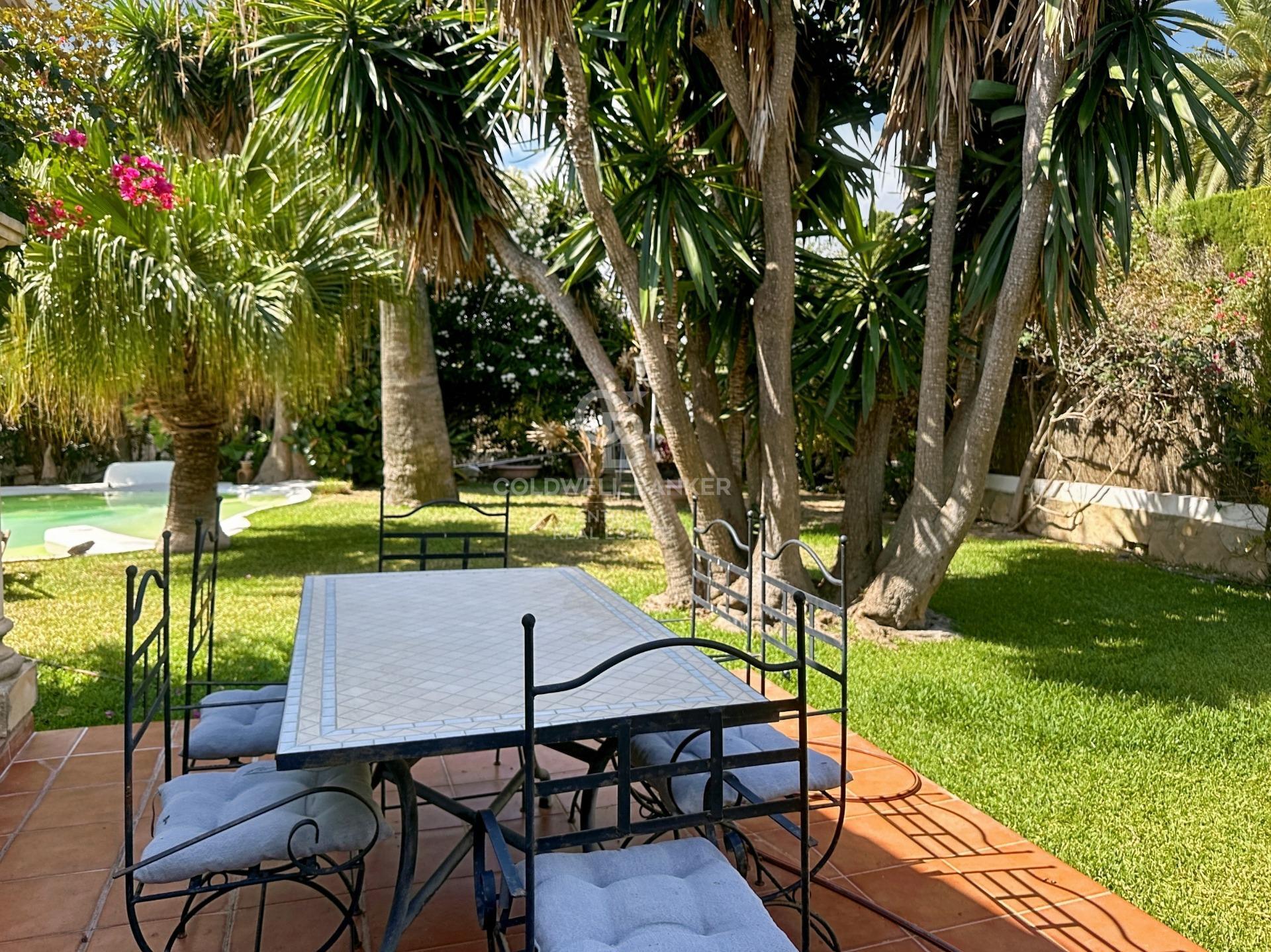 Beautiful one level villa with total privacy.