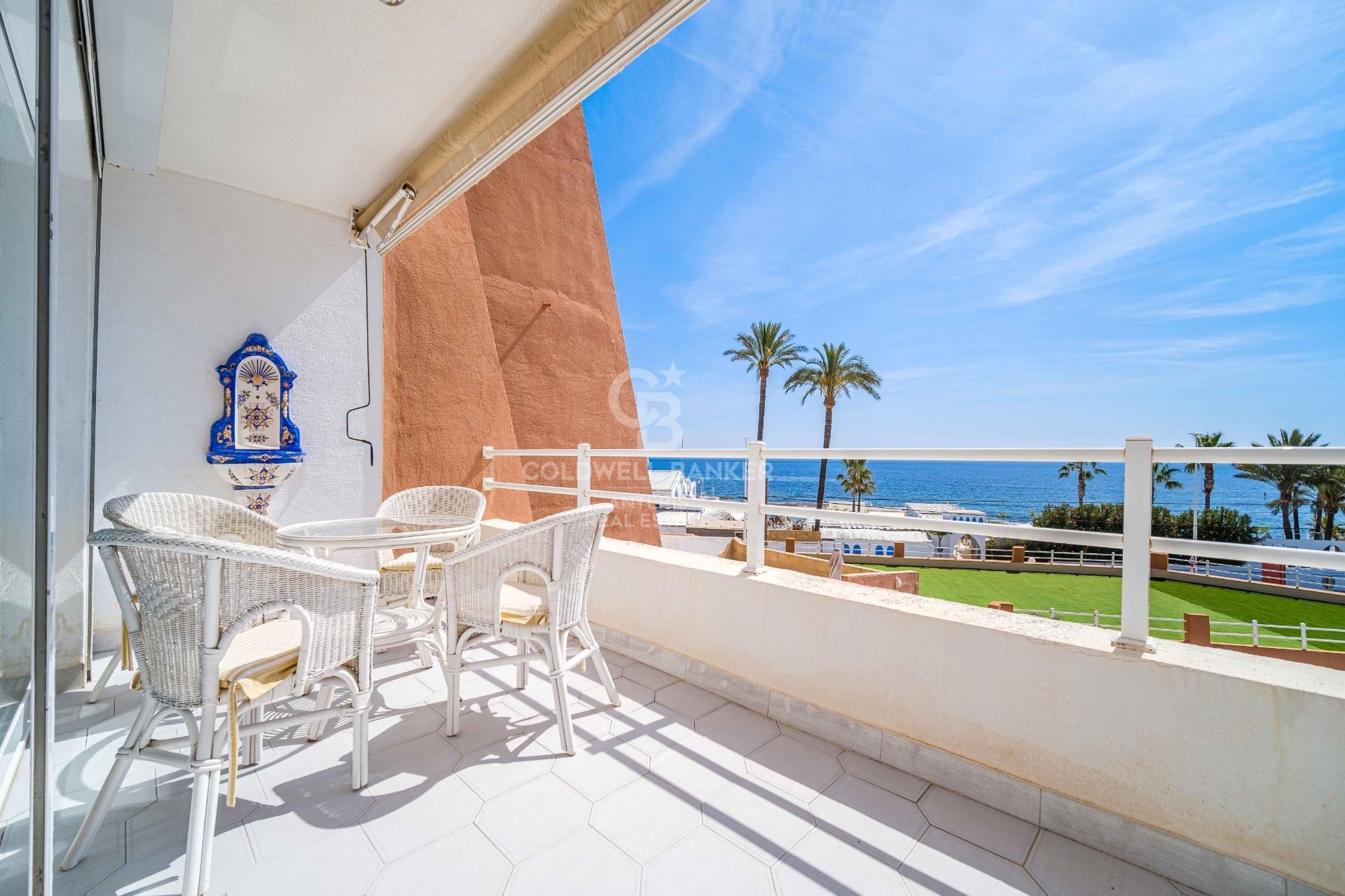 Unique opportunity in Jávea! Spectacular Apartment on the Frontline of the Sea