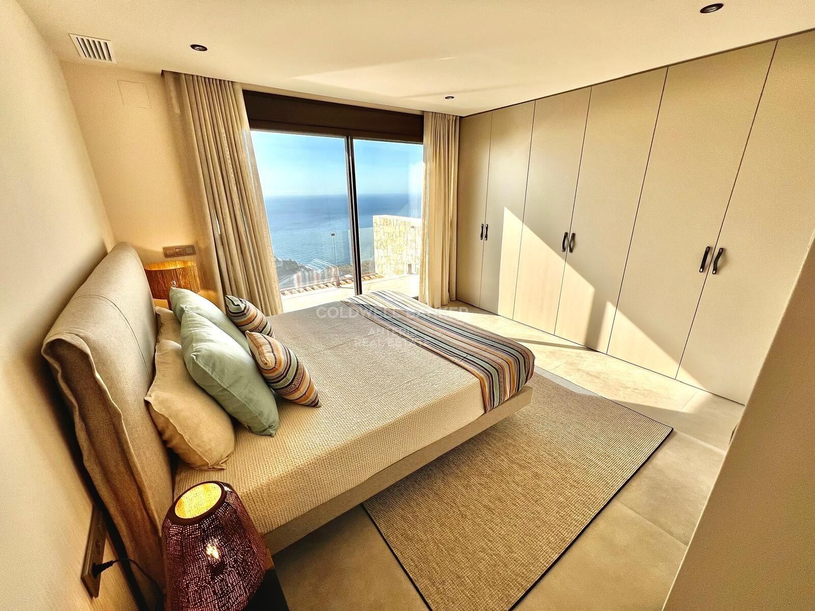 Wyjątkowa willa z 4 sypialniami i panoramicznym widokiem na Morze Śródziemne