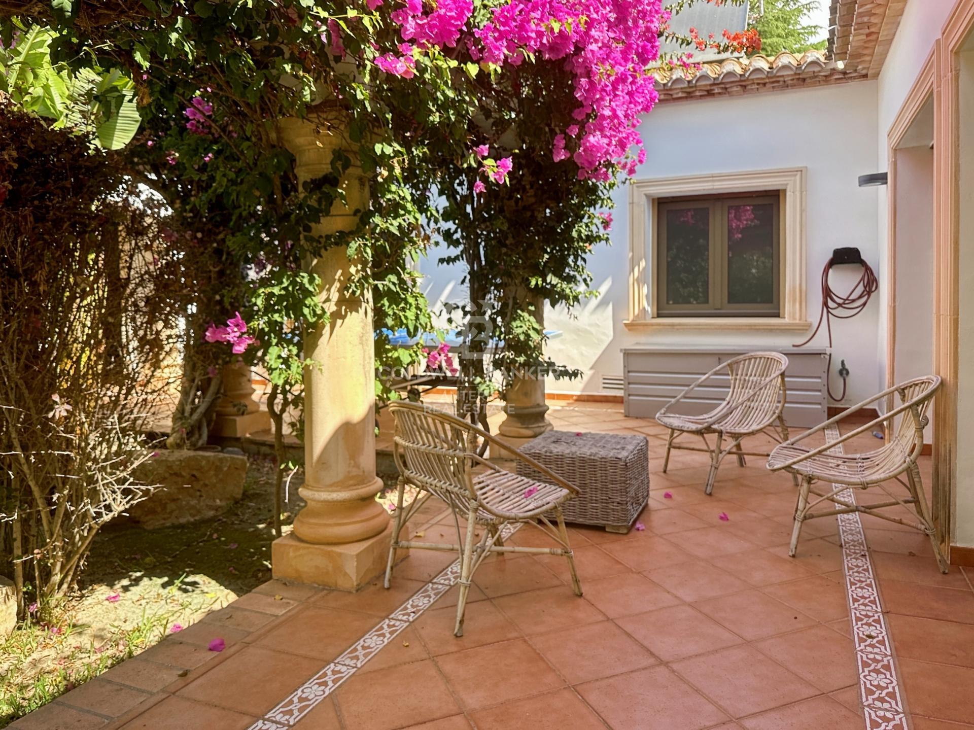 Beautiful one level villa with total privacy.