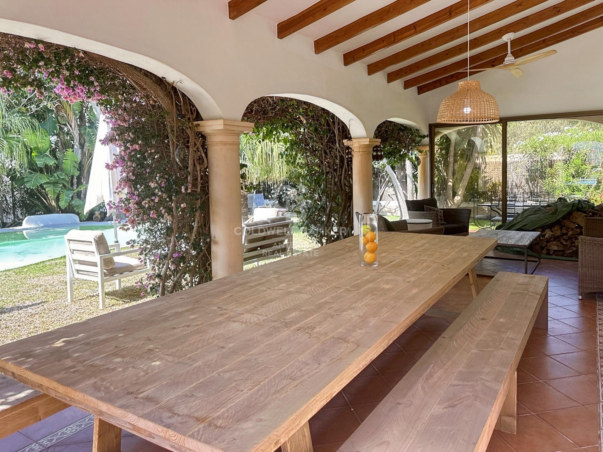 Beautiful one level villa with total privacy.