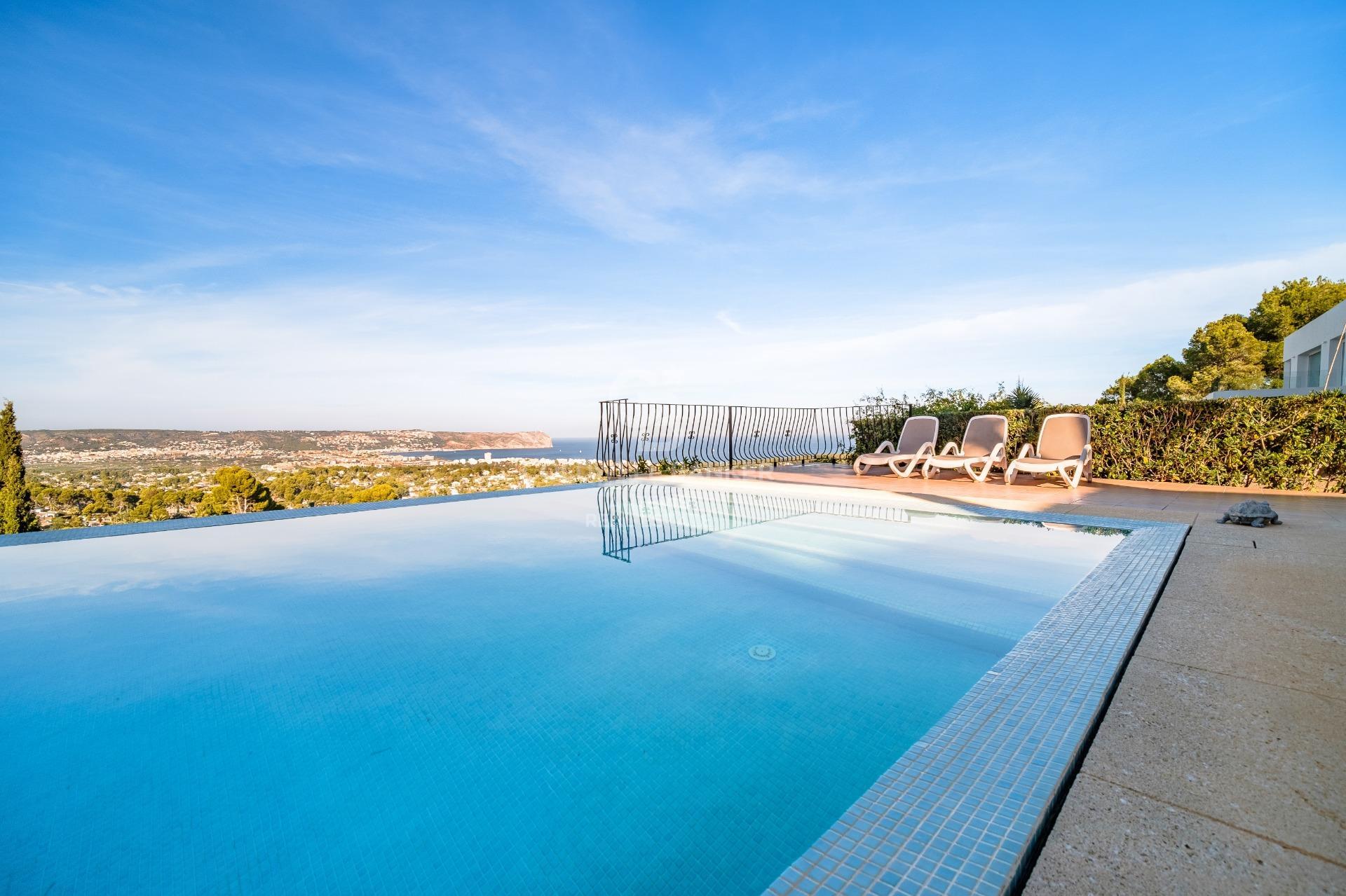 Magnífica Villa con Vistas al mar en exclusiva zona de Jávea