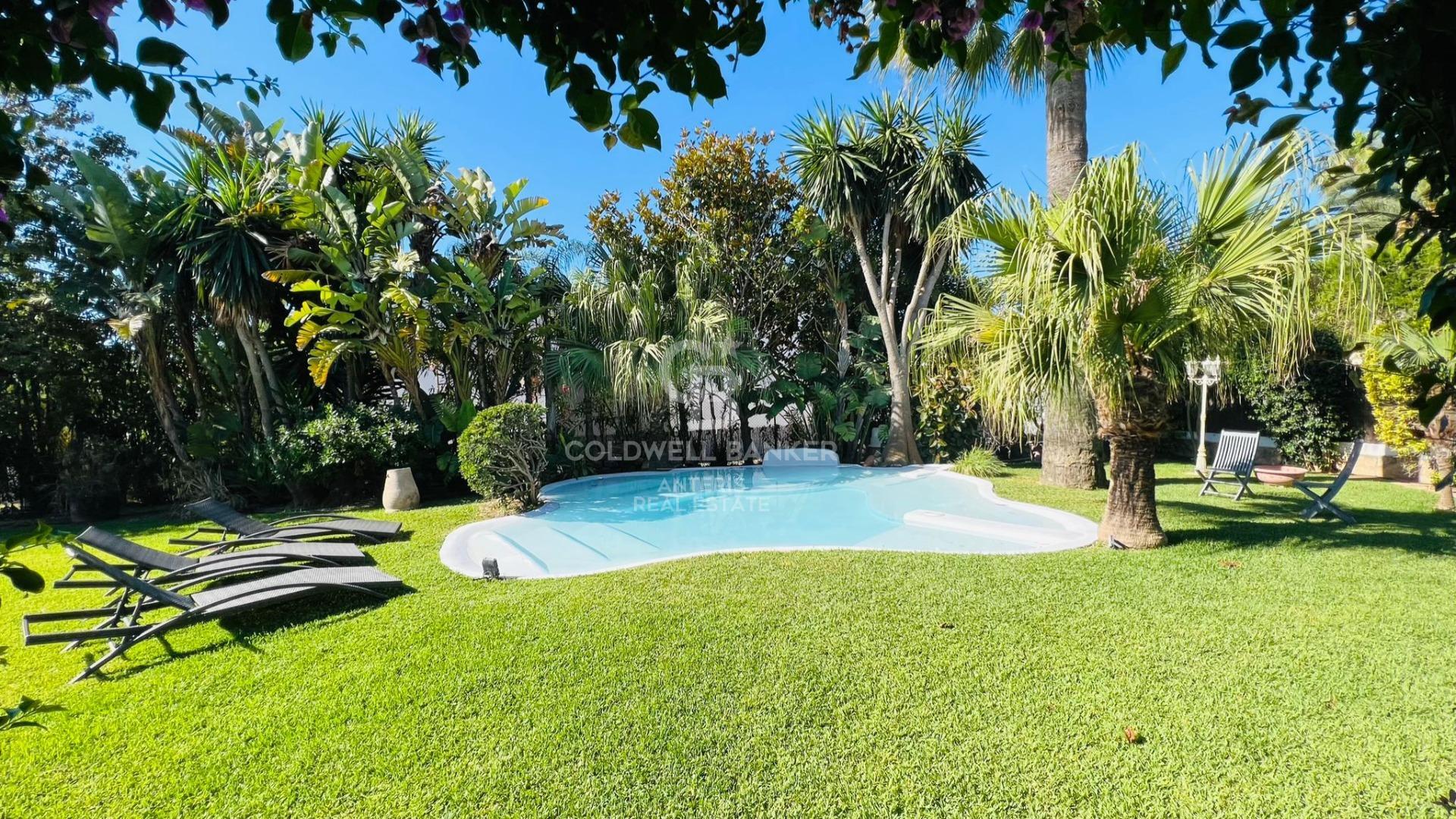 Beautiful one level villa with total privacy.