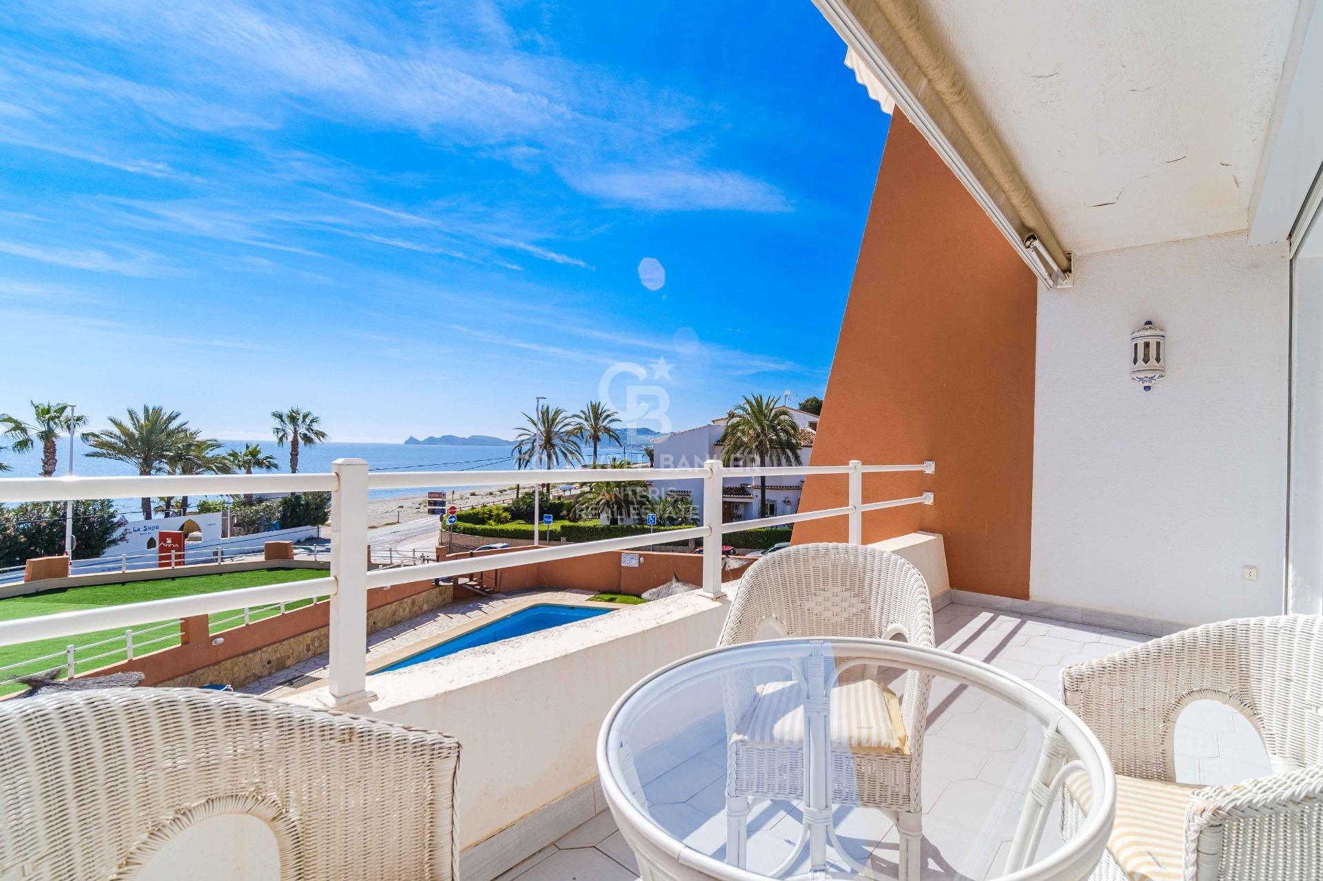 Unique opportunity in Jávea! Spectacular Apartment on the Frontline of the Sea