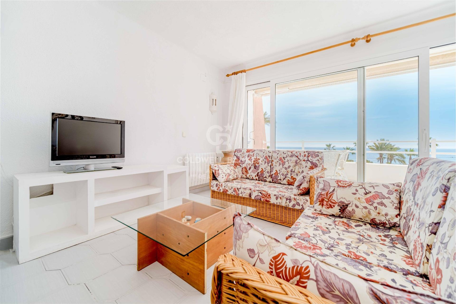 Unique opportunity in Jávea! Spectacular Apartment on the Frontline of the Sea
