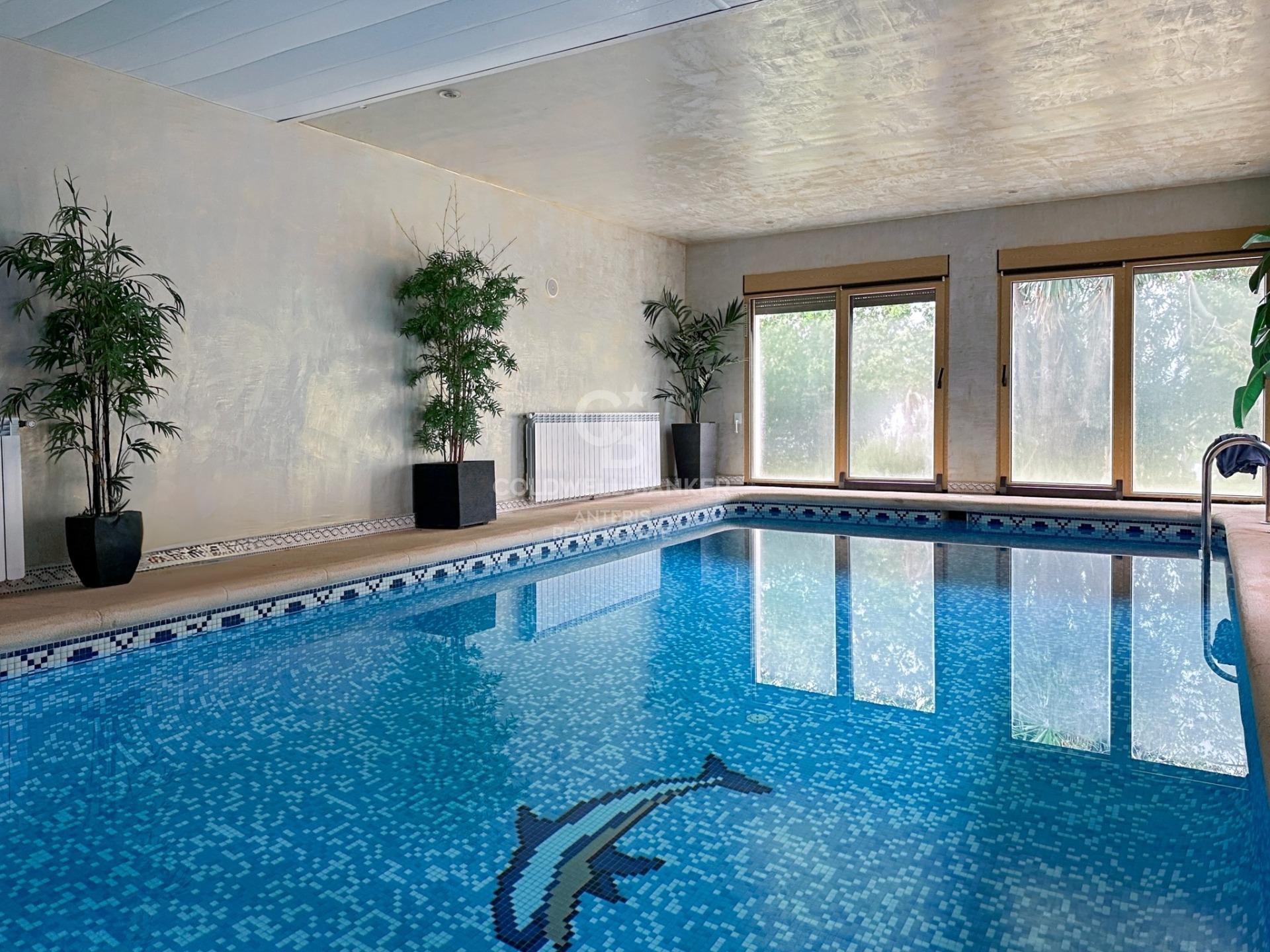 Beautiful one level villa with total privacy.