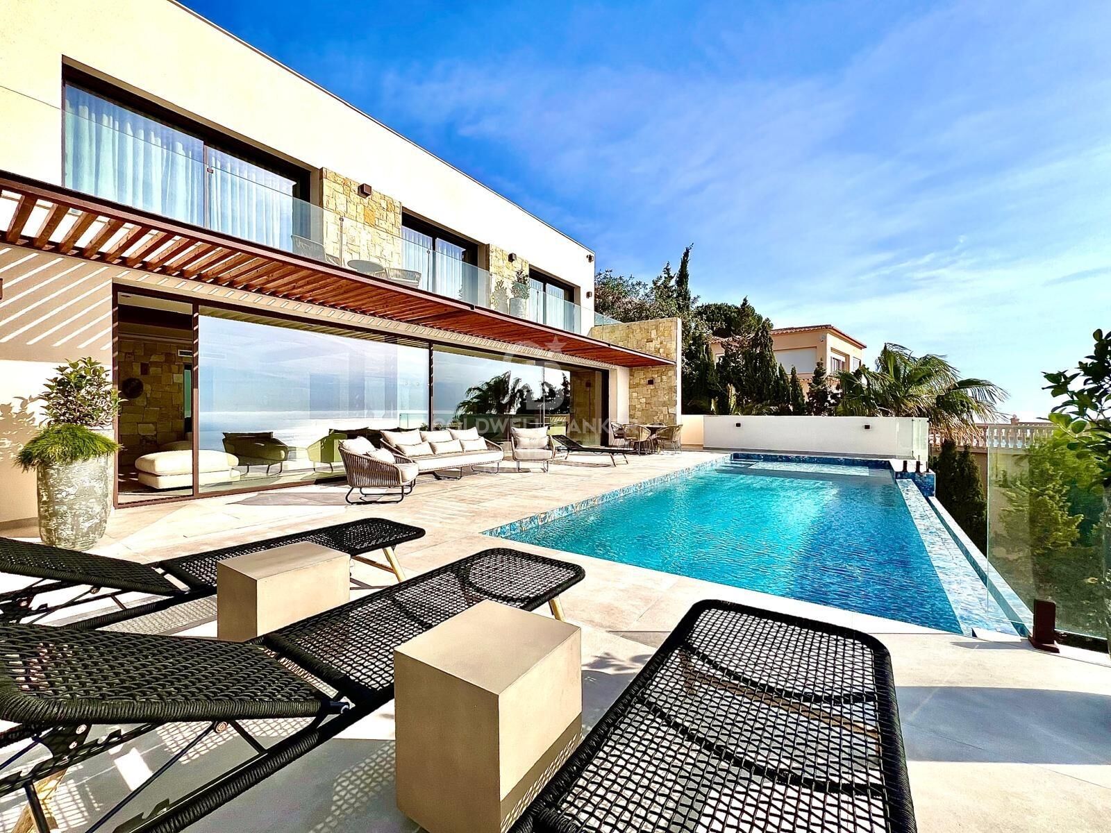Wyjątkowa willa z 4 sypialniami i panoramicznym widokiem na Morze Śródziemne