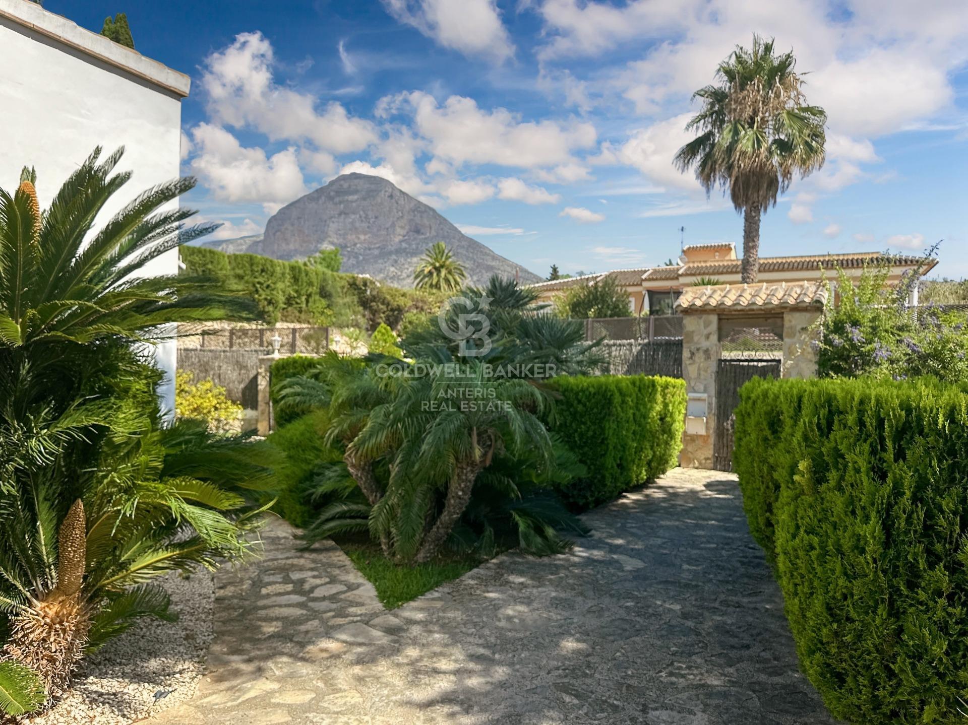 Beautiful one level villa with total privacy.